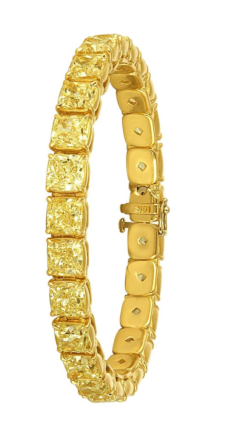 Yellow Diamonds Cushion Cut Set in Gold Bracelet In New Condition In New York, NY