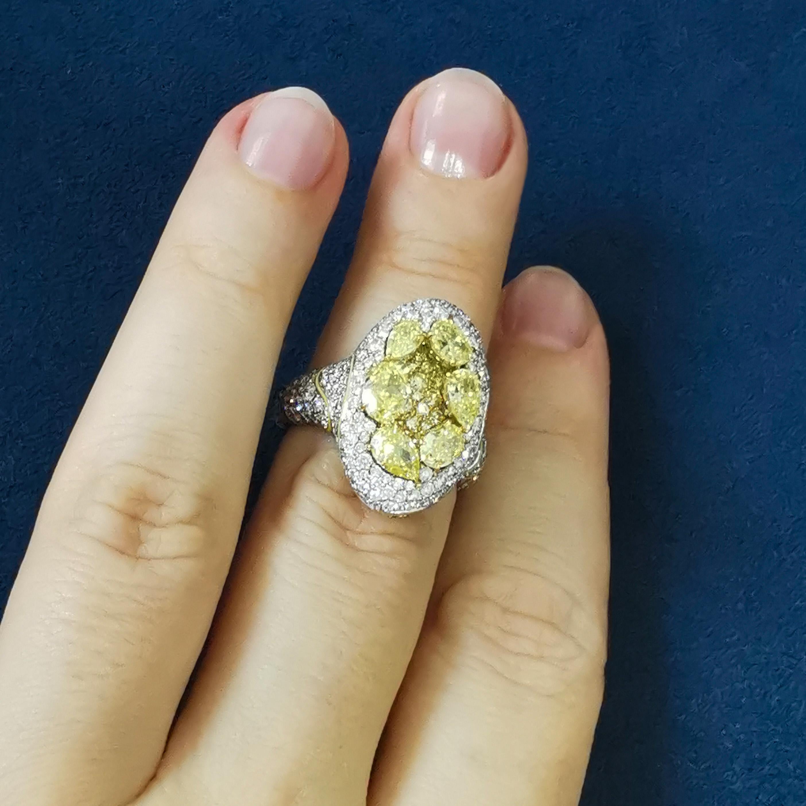 Yellow Diamonds White Diamonds Enamel 18 Karat White Gold High Jewellry Ring For Sale 4