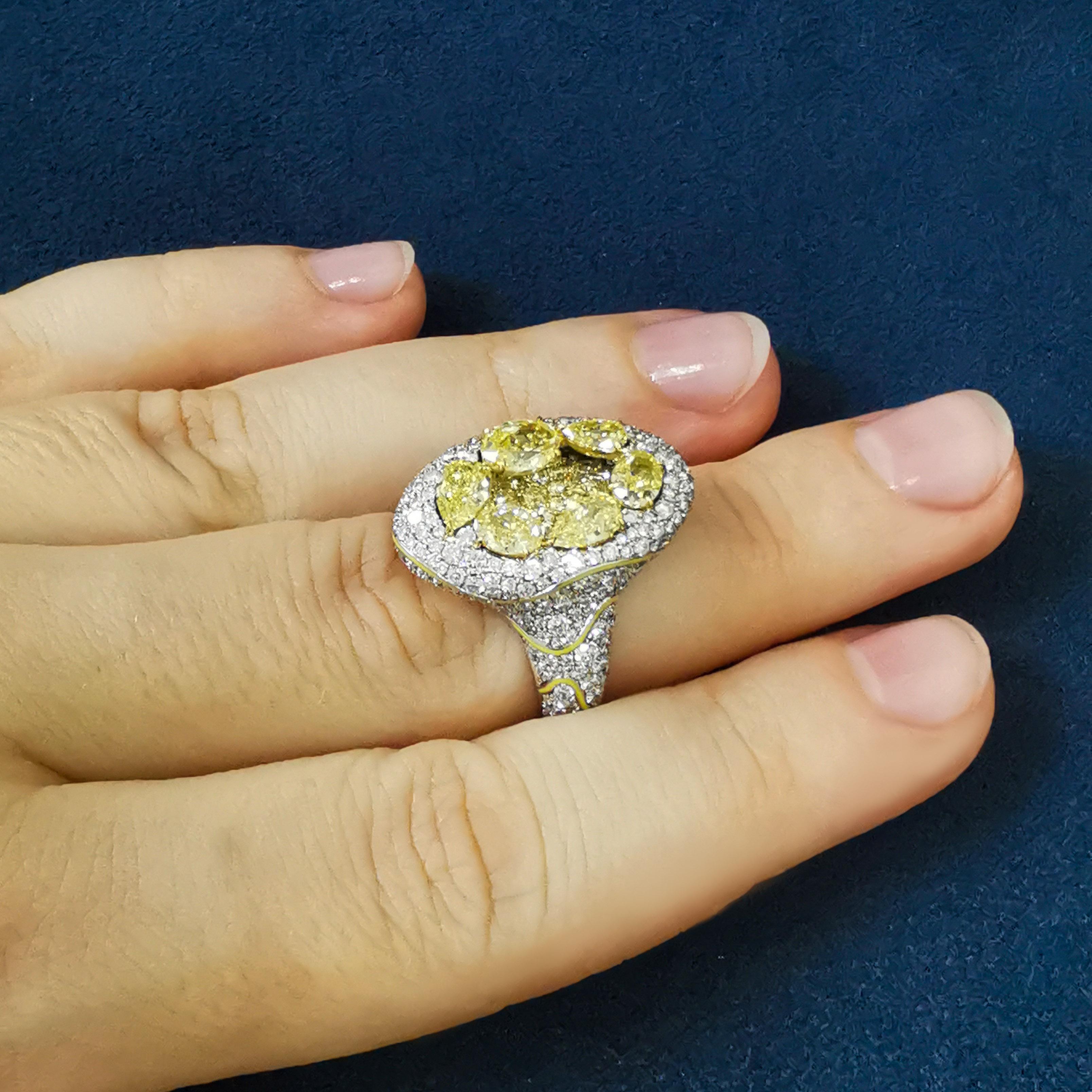 Yellow Diamonds White Diamonds Enamel 18 Karat White Gold High Jewellry Ring For Sale 6