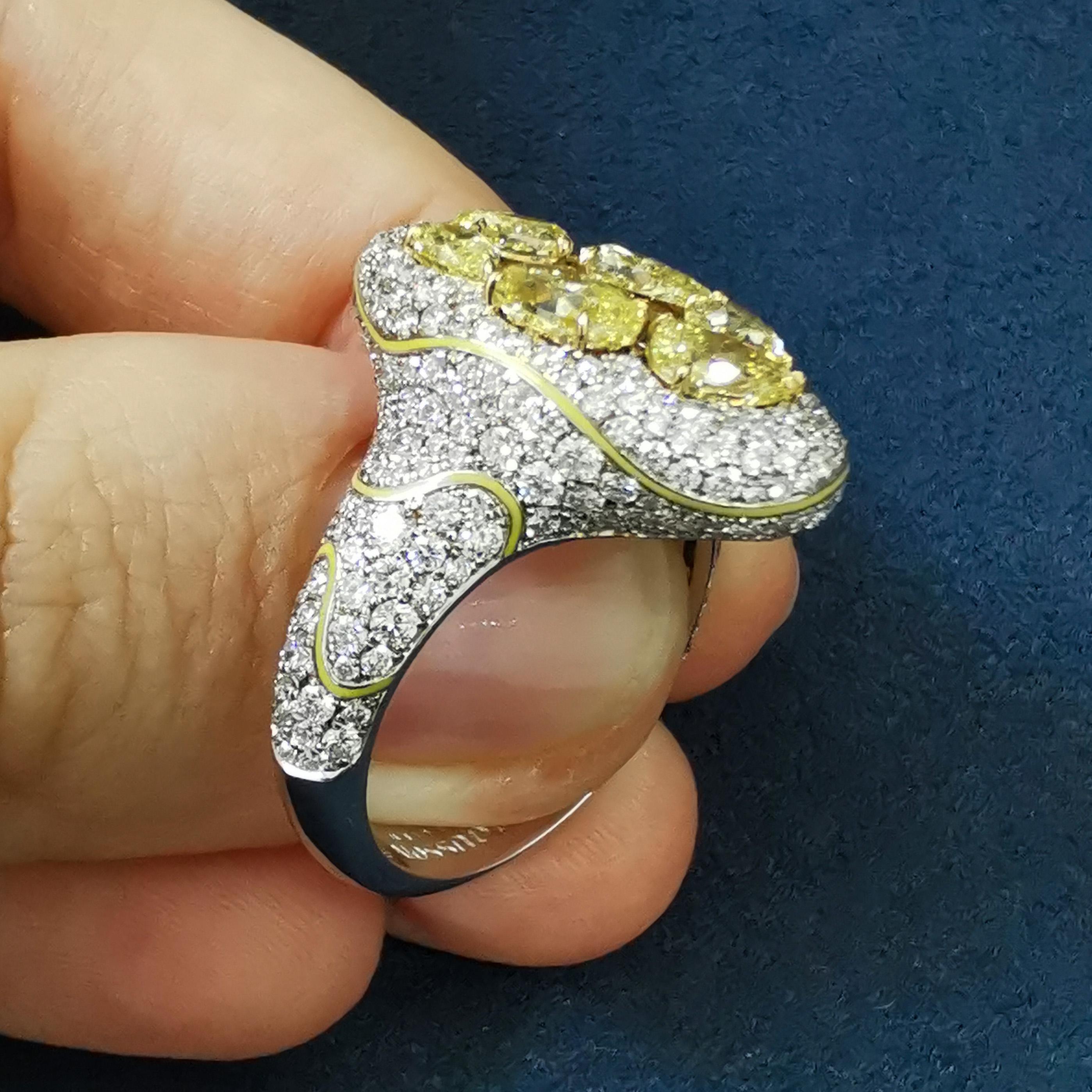 Women's Yellow Diamonds White Diamonds Enamel 18 Karat White Gold High Jewellry Ring For Sale
