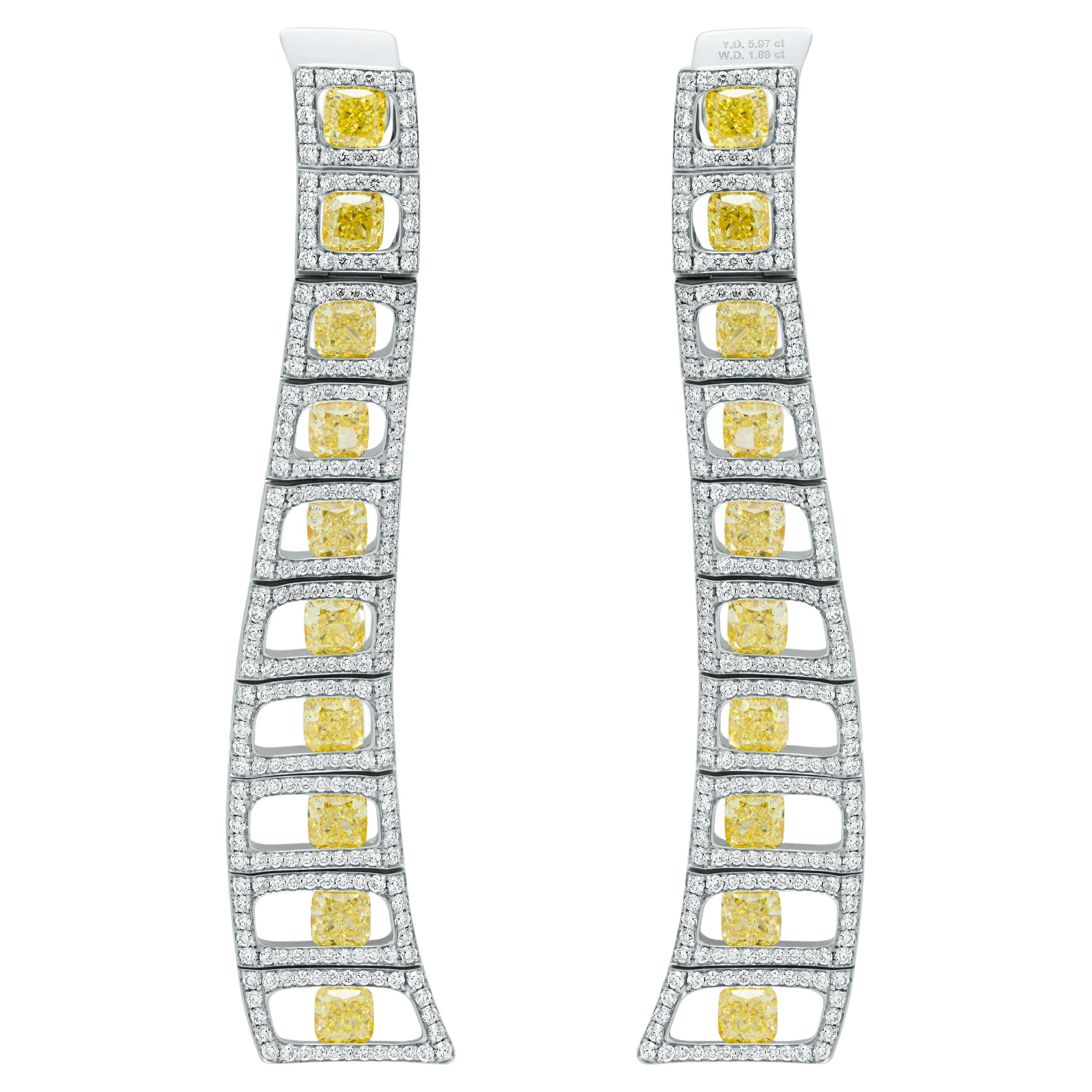 Boucles d'oreilles hautes en or blanc 18 carats avec diamants jaunes et diamants blancs émaillés en vente