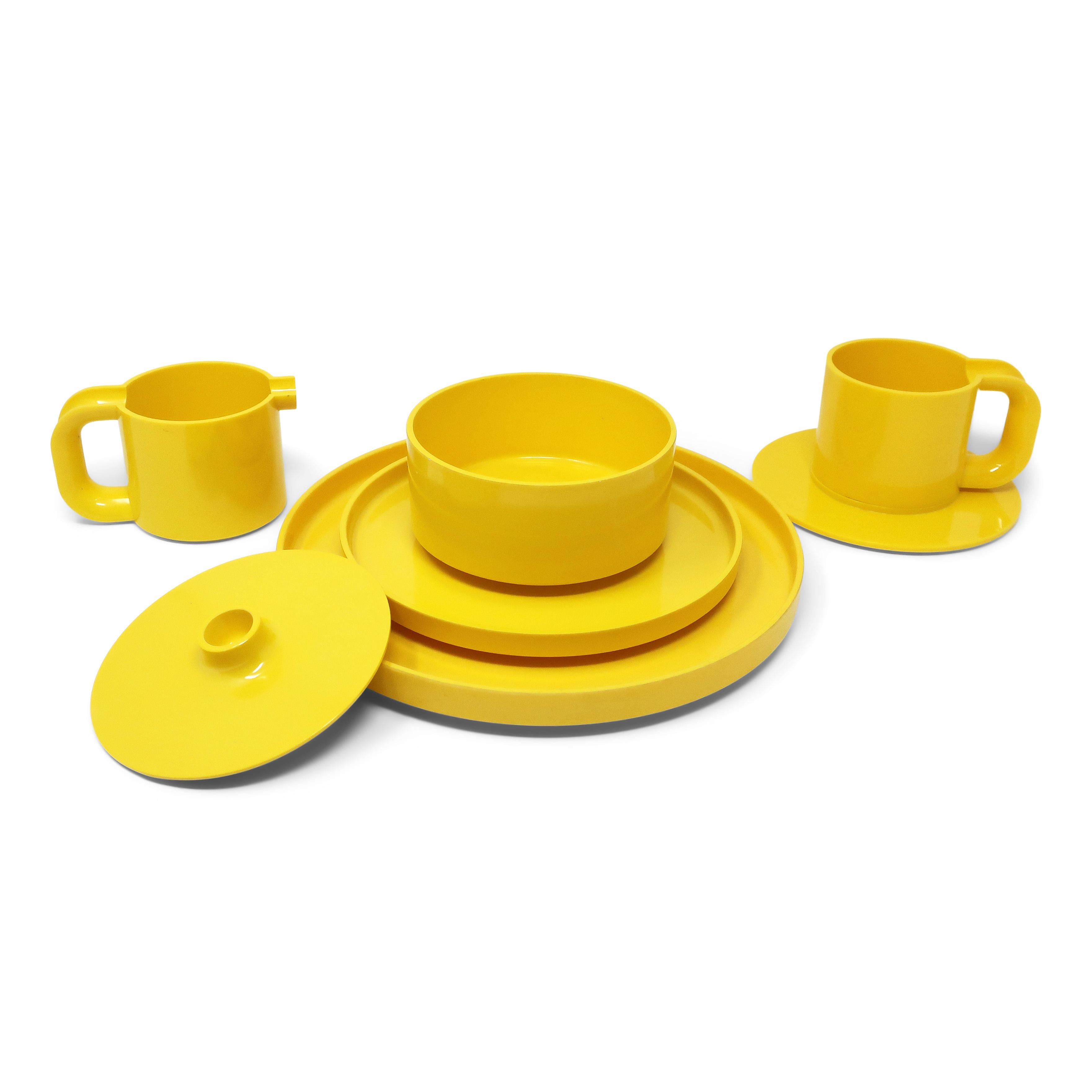 Post-Modern Yellow Dinnerware by Vignelli for Heller, Service for 8 For Sale