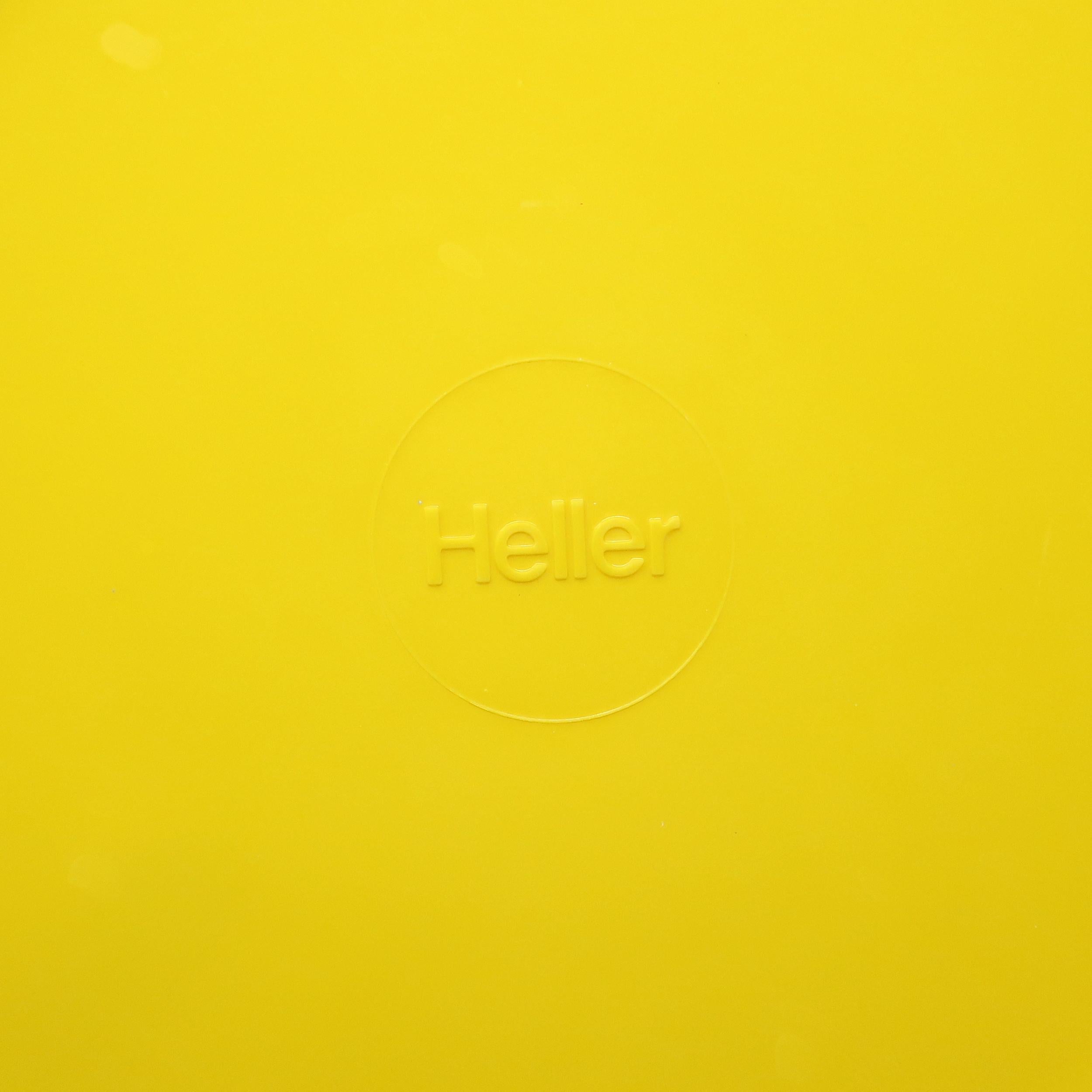 Postmoderne Vaisselle jaune de Vignelli pour Heller, service pour 8 personnes en vente