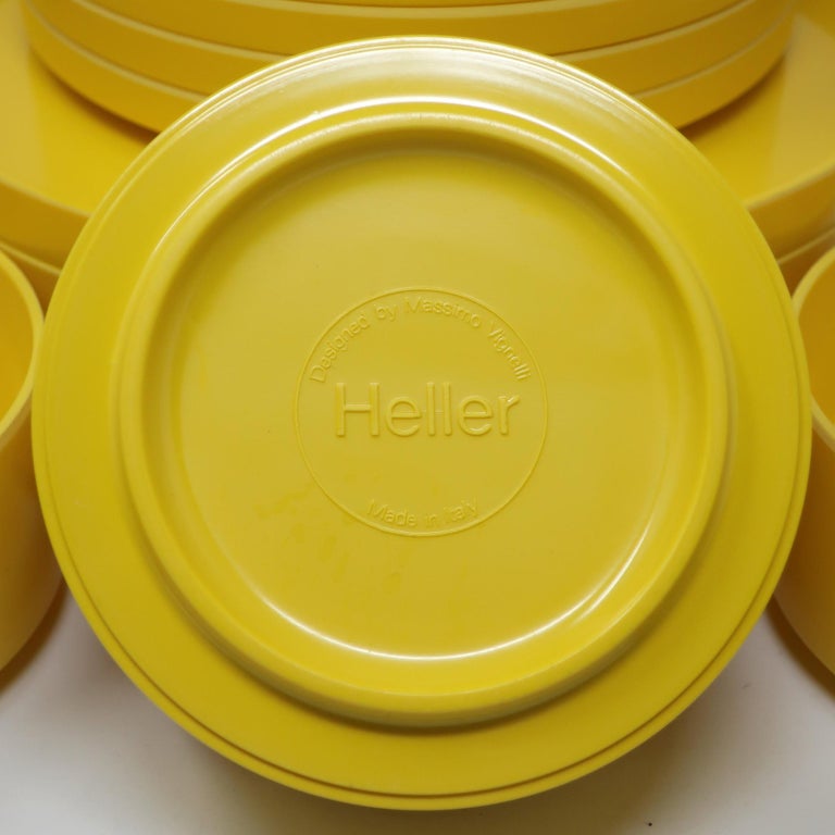 Plastic Yellow Dinnerware by Vignelli for Heller, Set of 16 For Sale