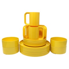 Yellow Dinnerware by Vignelli for Heller, Set of 16