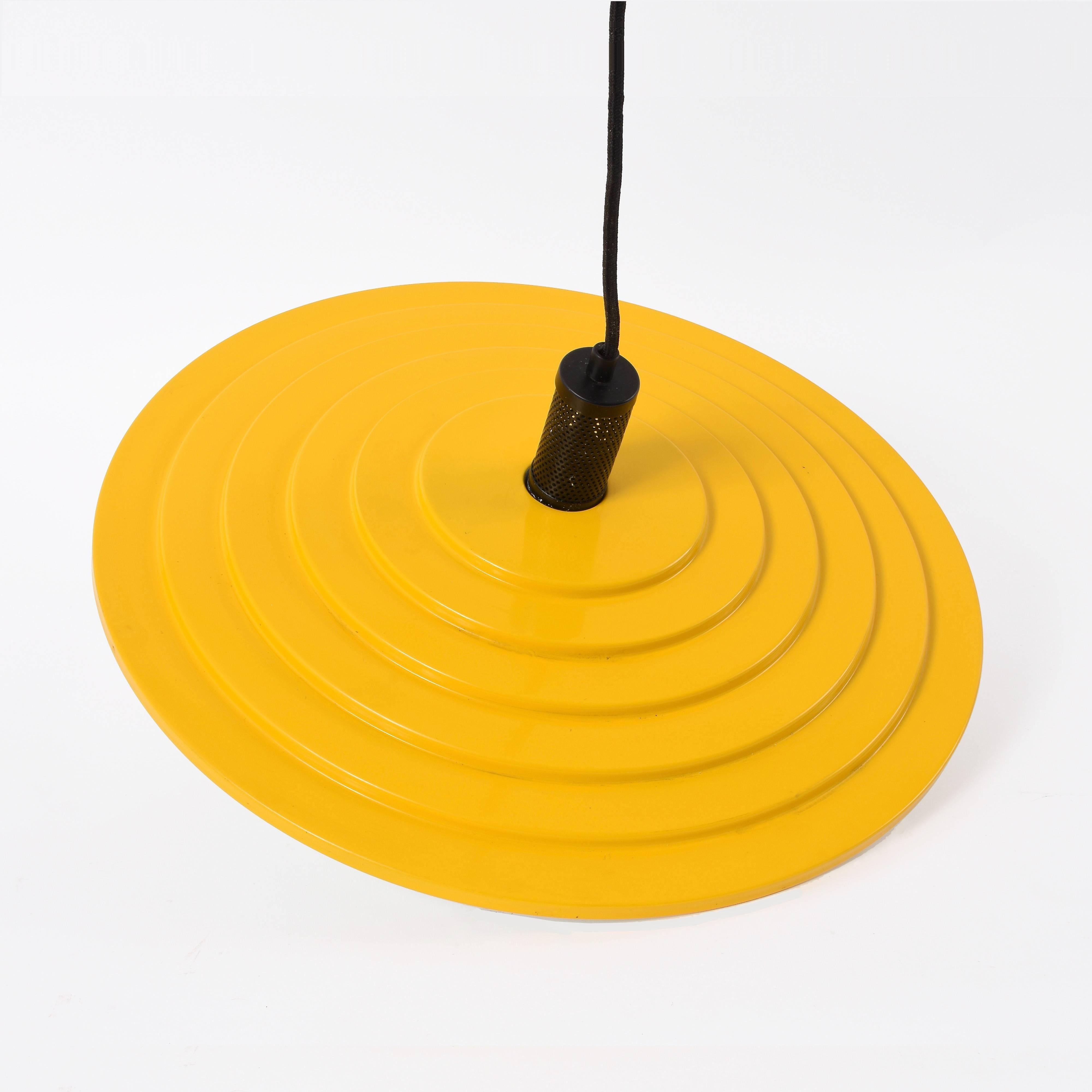 Yellow Disc Chandelier, Enamelled Metal, Modern 1970s Italian Pendant, Lighting In Good Condition For Sale In Roma, IT