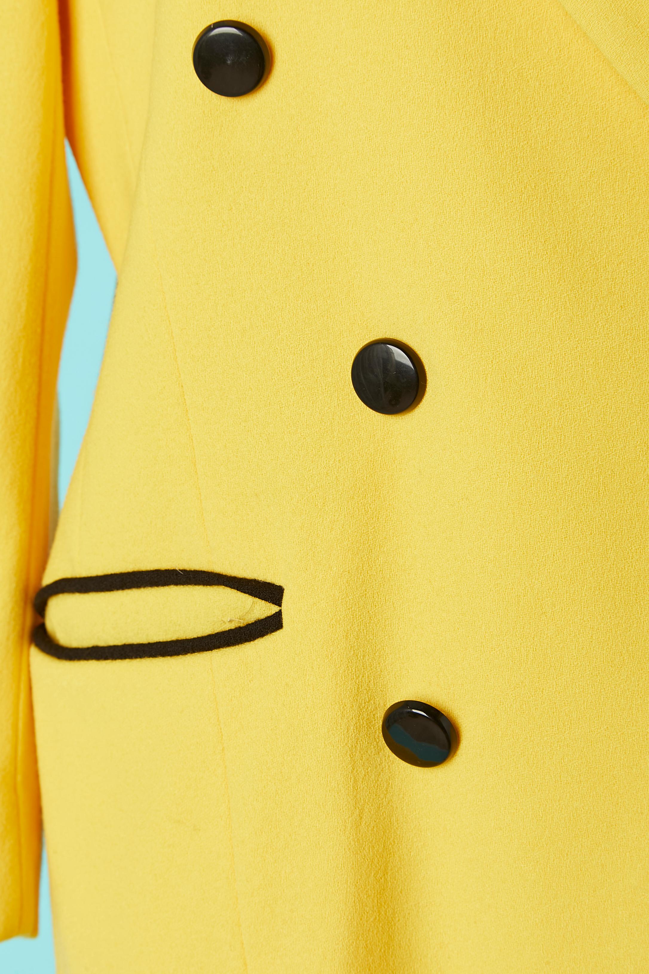 Gelber doppelreihiger Blazer mit schwarzen Details Escada von Margaretha LEY  im Zustand „Hervorragend“ im Angebot in Saint-Ouen-Sur-Seine, FR