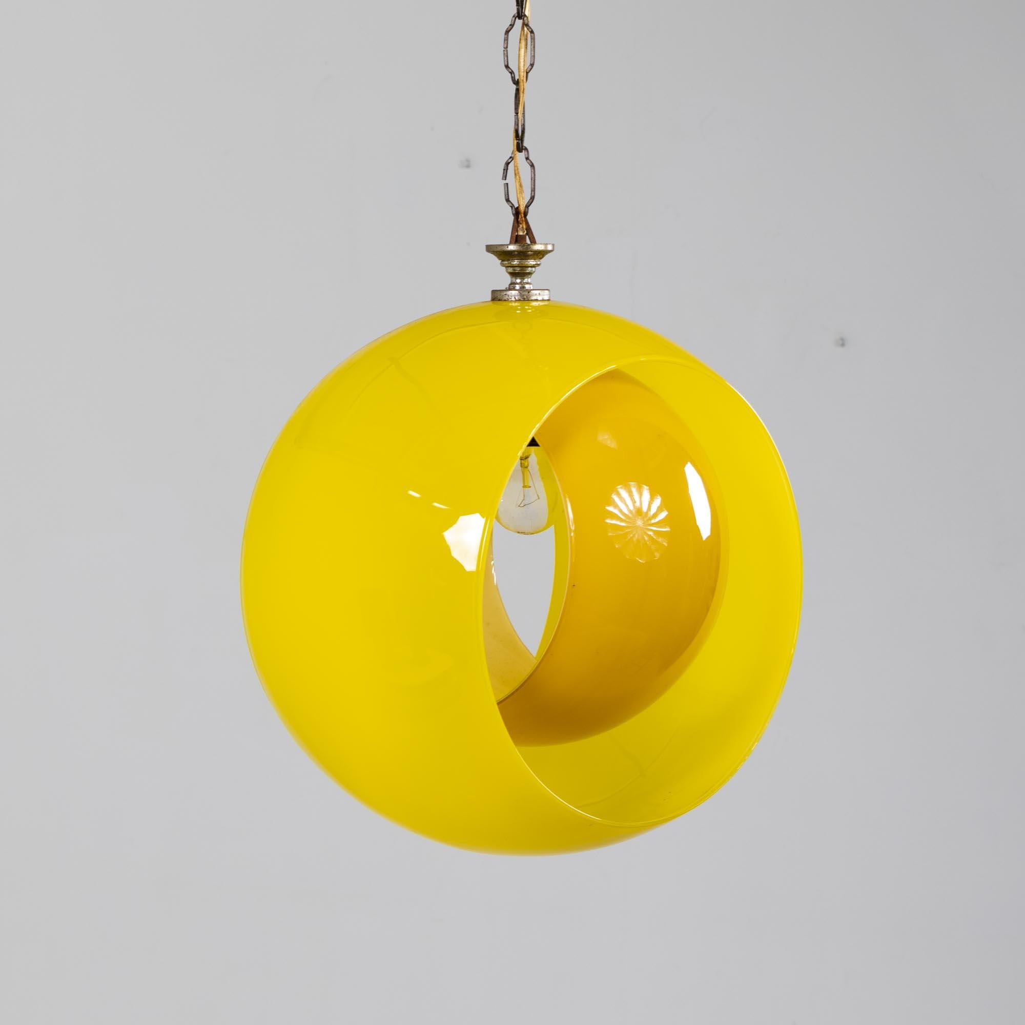 Yellow Eclisse Hanging Lamp by Carlo Nason for Mazzega, Italy, 1960s In Good Condition For Sale In Greding, DE