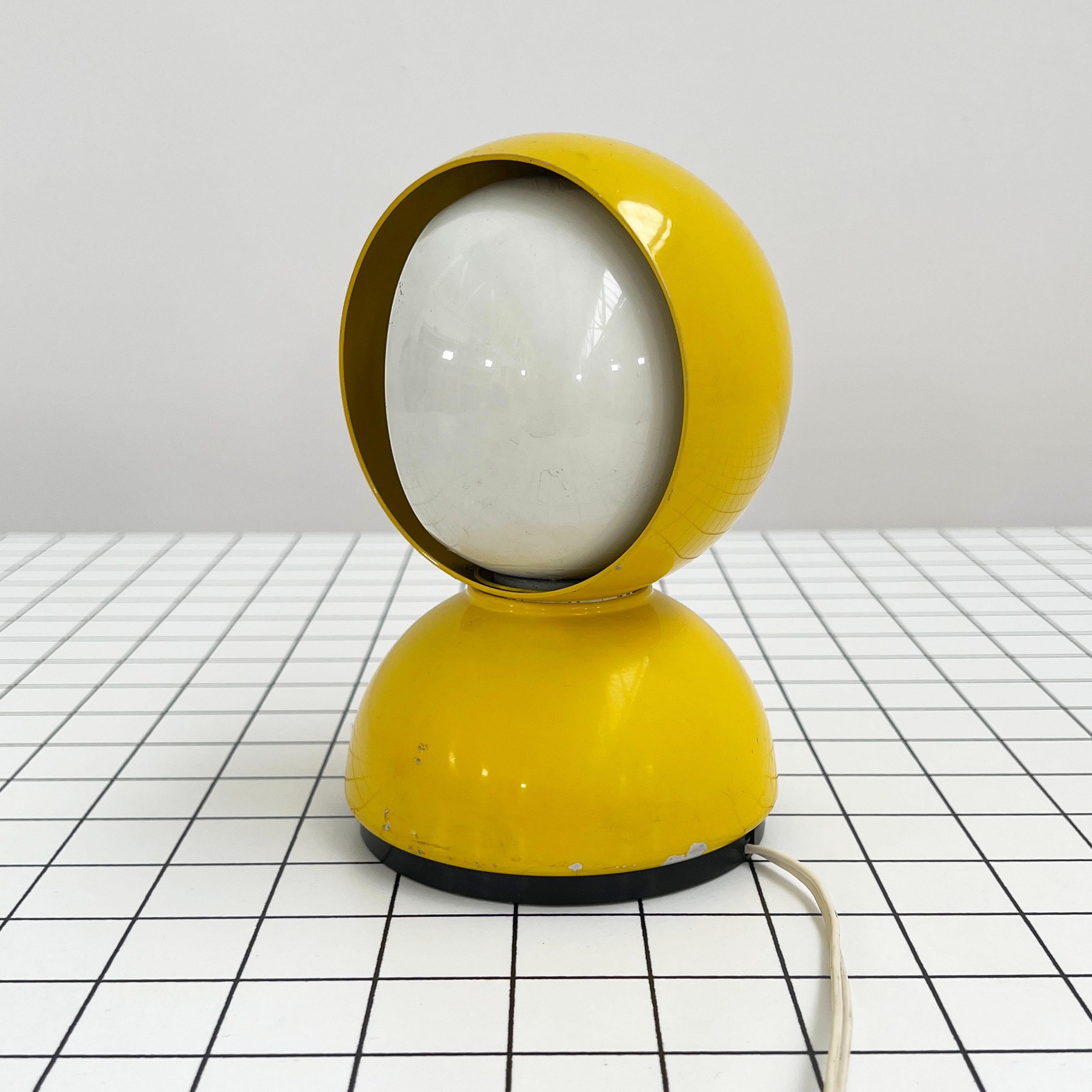 Yellow Eclisse Table Lamp by Vico Magistretti for Artemide, 1960s In Good Condition In Ixelles, Bruxelles
