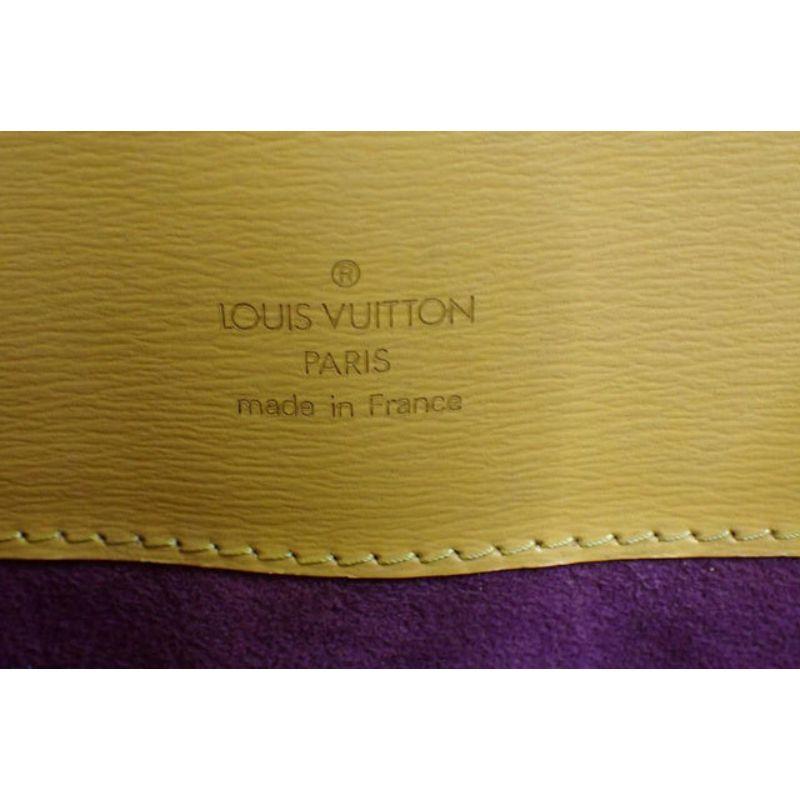 Gelbe Louis Vuitton Cluny-Umhängetasche aus Epi-Leder mit goldfarbenen Beschlägen 7