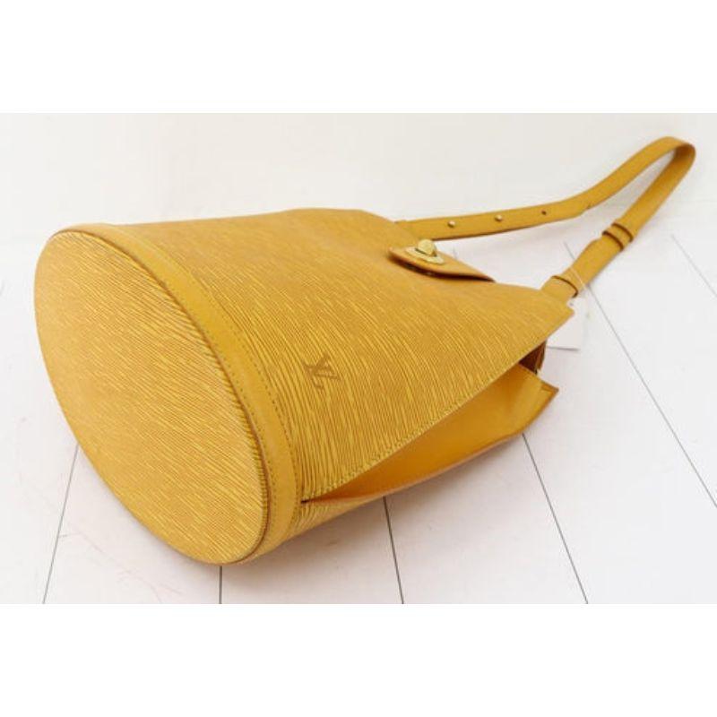 Gelbe Louis Vuitton Cluny-Umhängetasche aus Epi-Leder mit goldfarbenen Beschlägen Damen