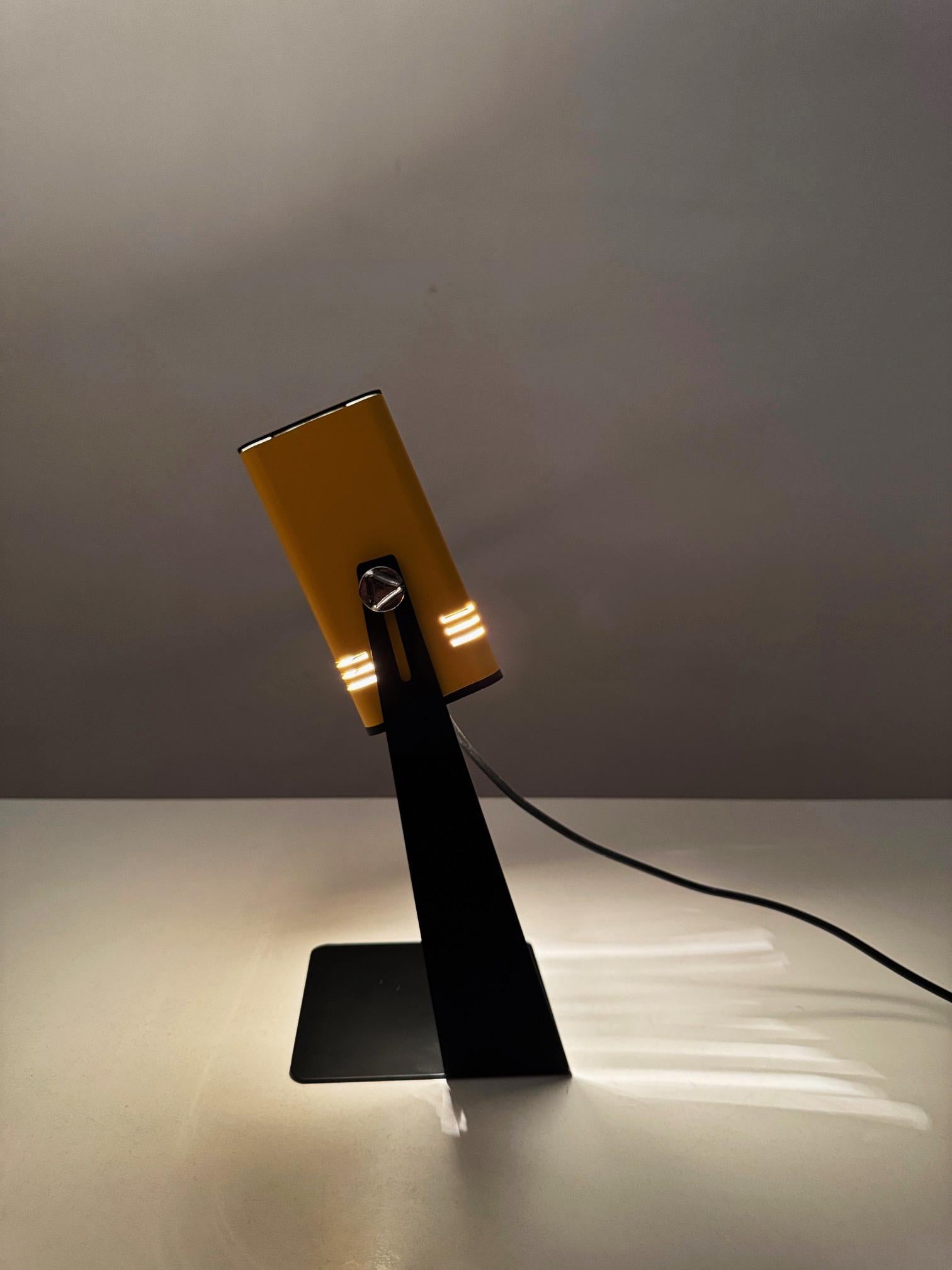Lampe de table Spot jaune de Fase des années 1970, produite par FASE, Espagne en vente 3