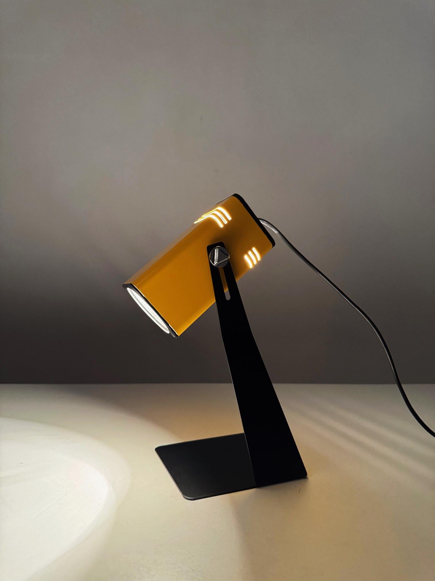 Lampe de table Spot jaune de Fase des années 1970, produite par FASE, Espagne en vente 4