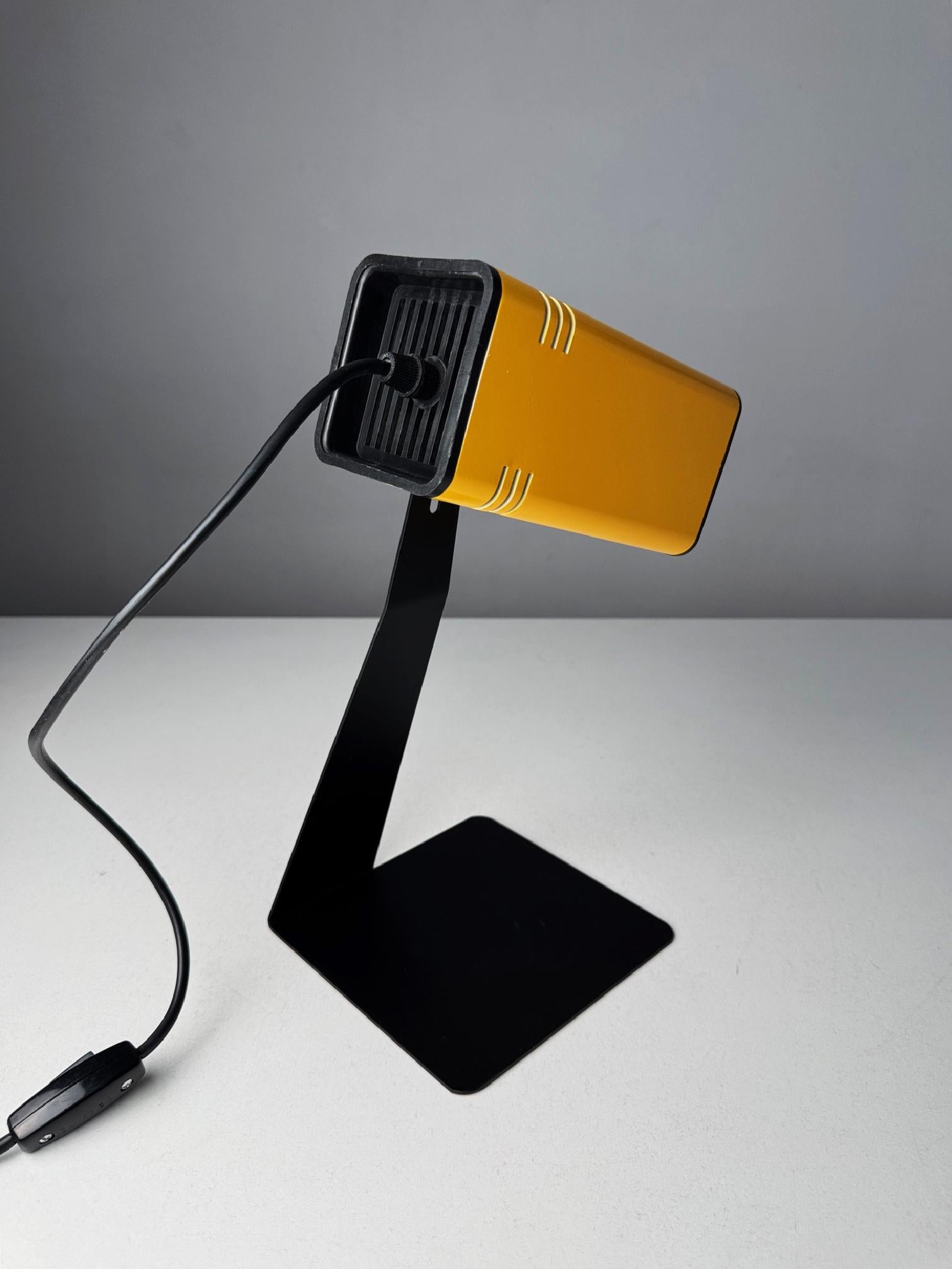 Mid-Century Modern Lampe de table Spot jaune de Fase des années 1970, produite par FASE, Espagne en vente