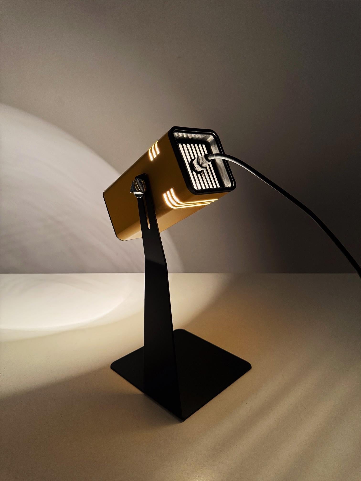 Lampe de table Spot jaune de Fase des années 1970, produite par FASE, Espagne en vente 2