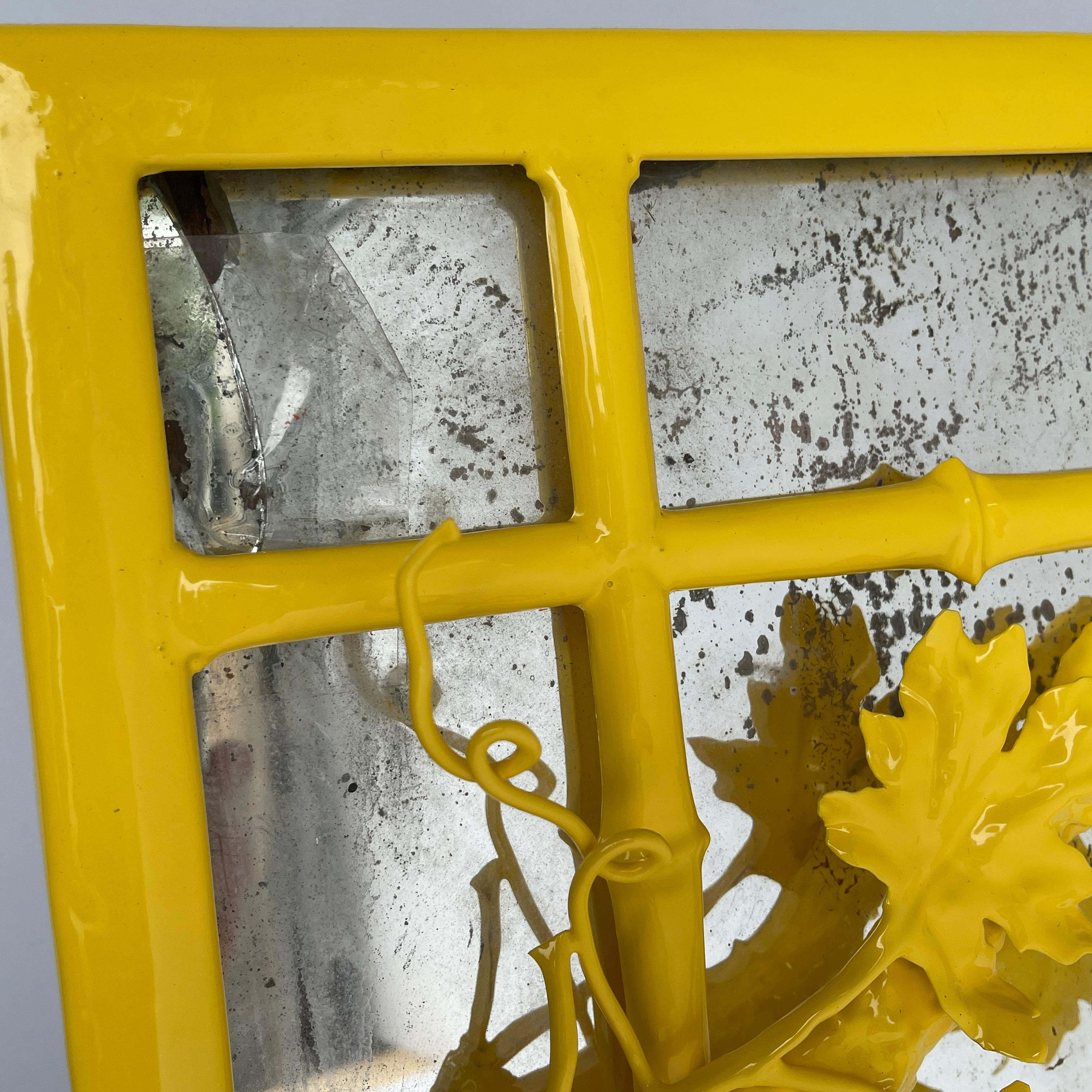Specchio da parete giallo in finto bambù con design a grappolo, metà secolo moderno in vendita 1