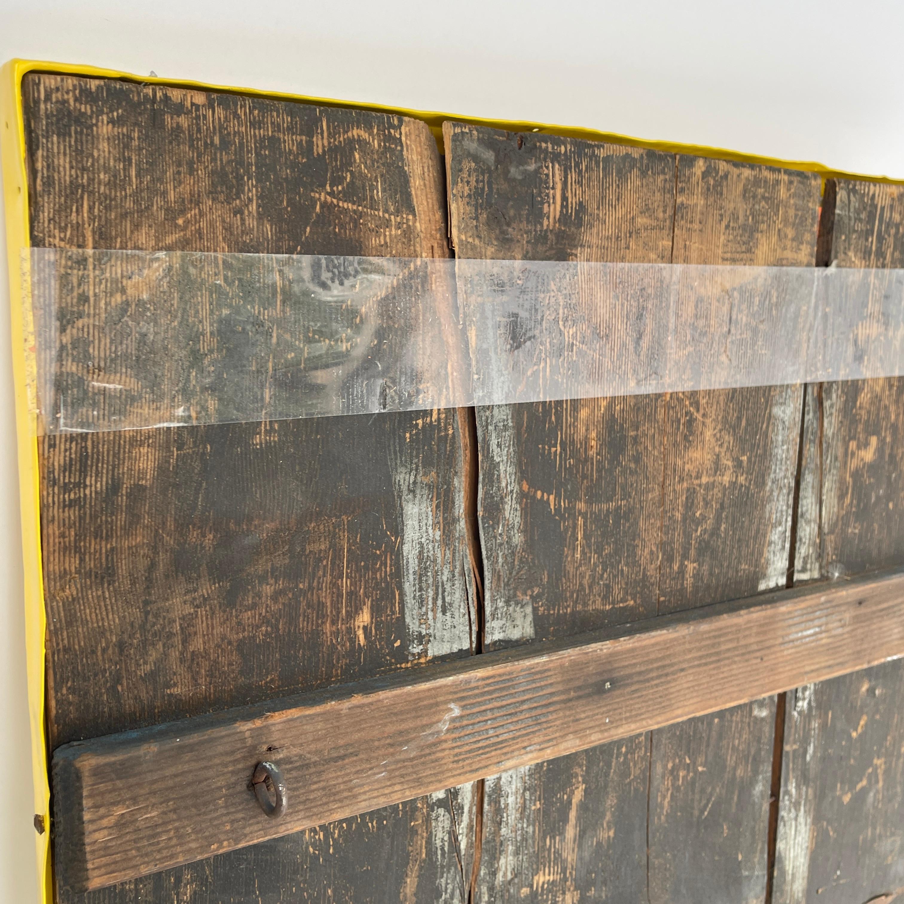 Specchio da parete giallo in finto bambù con design a grappolo, metà secolo moderno in vendita 3