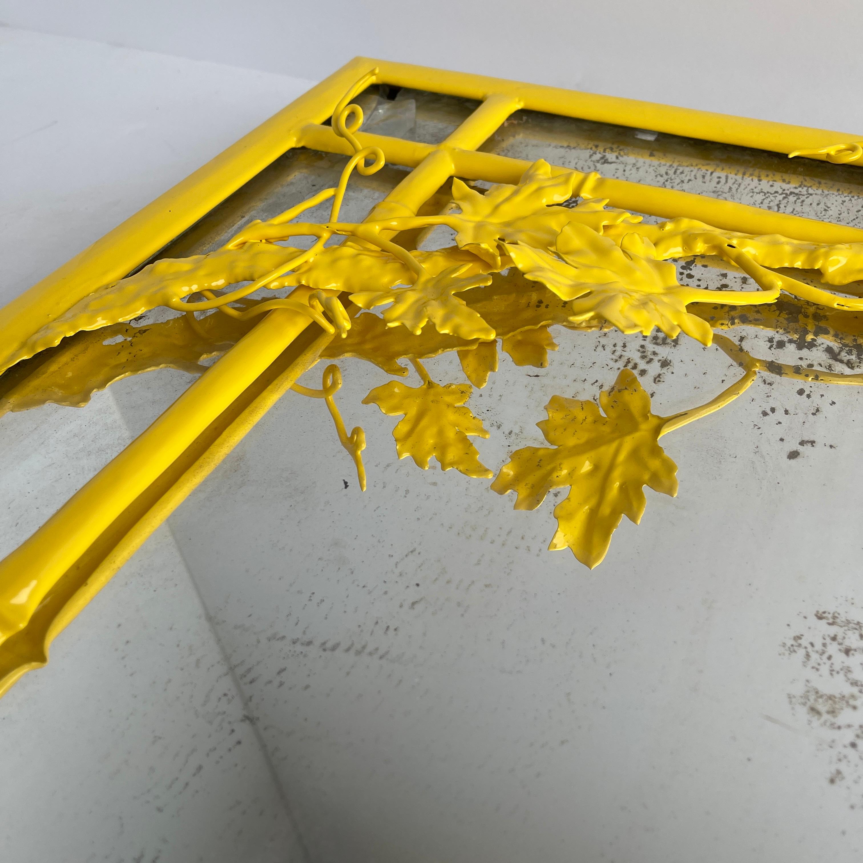 Specchio da parete giallo in finto bambù con design a grappolo, metà secolo moderno in vendita 5