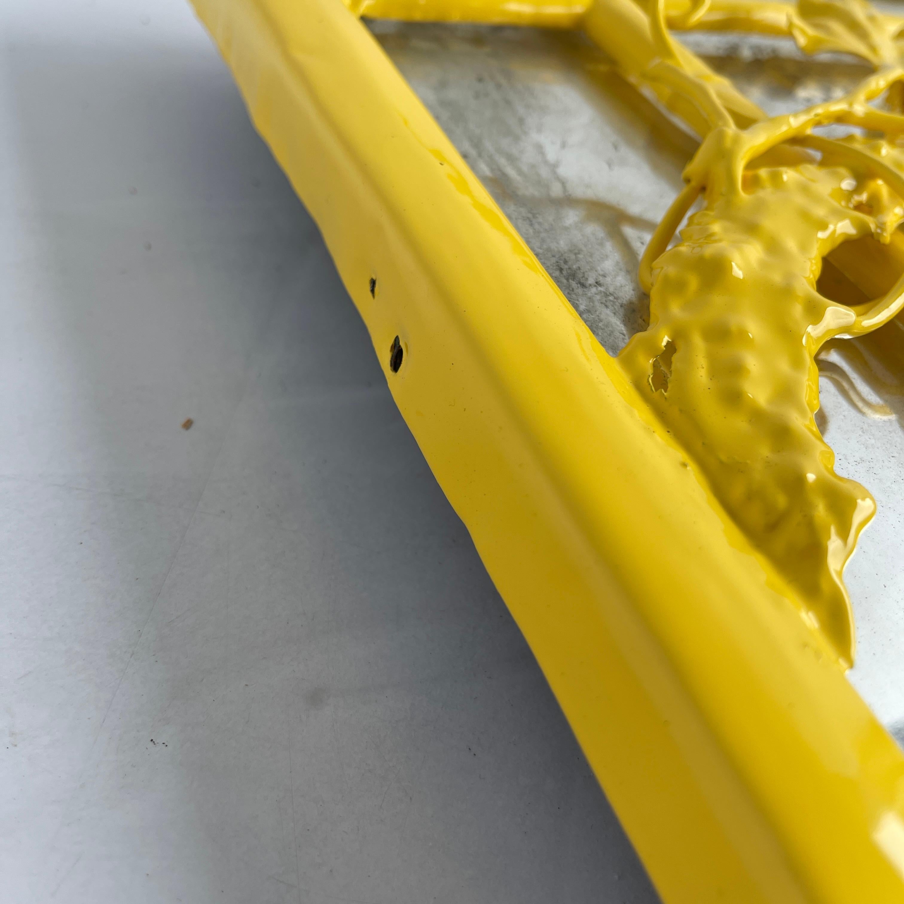Specchio da parete giallo in finto bambù con design a grappolo, metà secolo moderno in vendita 8