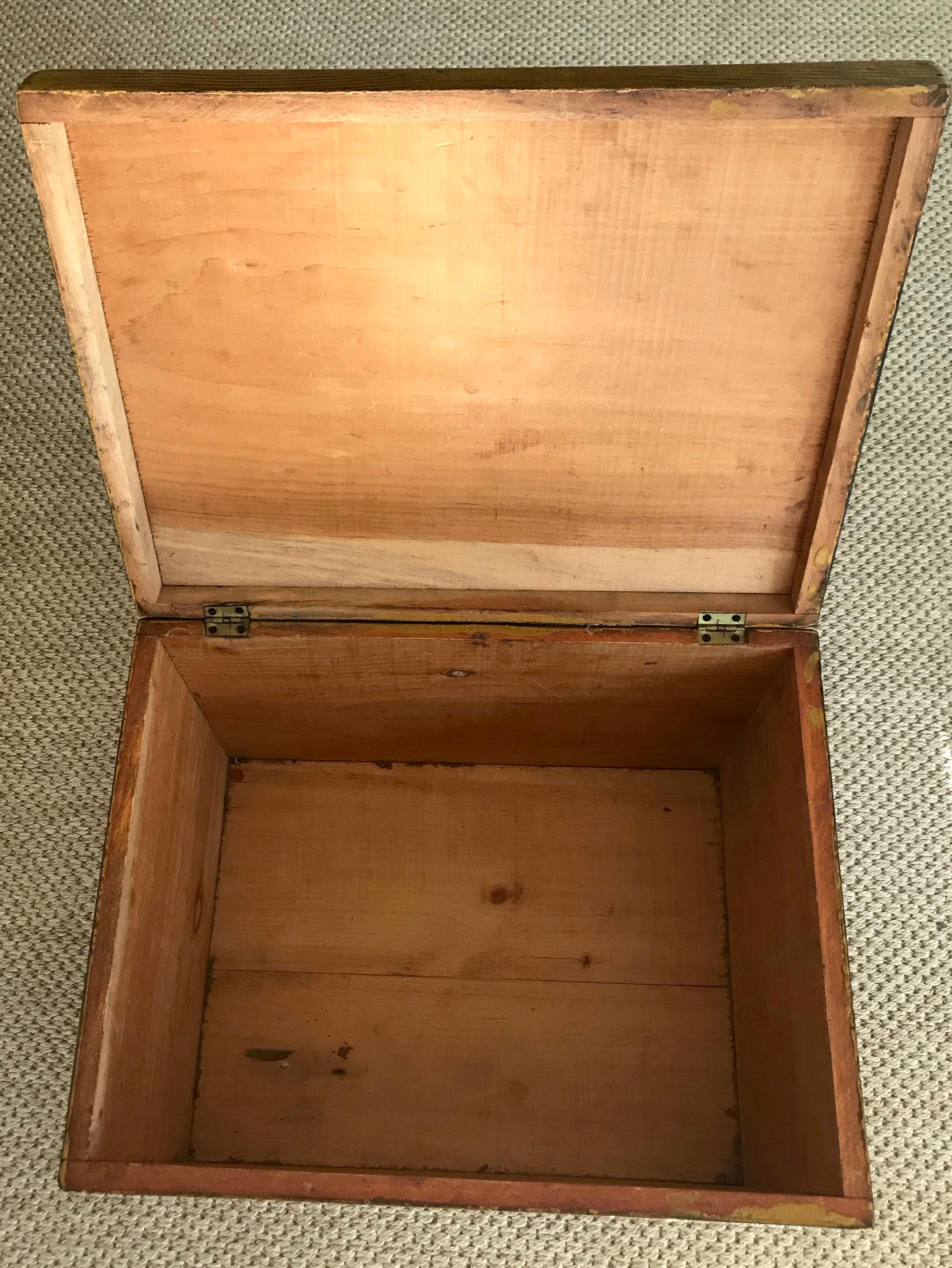 Yellow Faux-Bois Pine Box In Good Condition In New York, NY