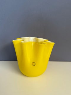 Yellow 'FAZZOLETTO' Vase 1950s design by Fulvio Bianconi for Venini Murano glass
