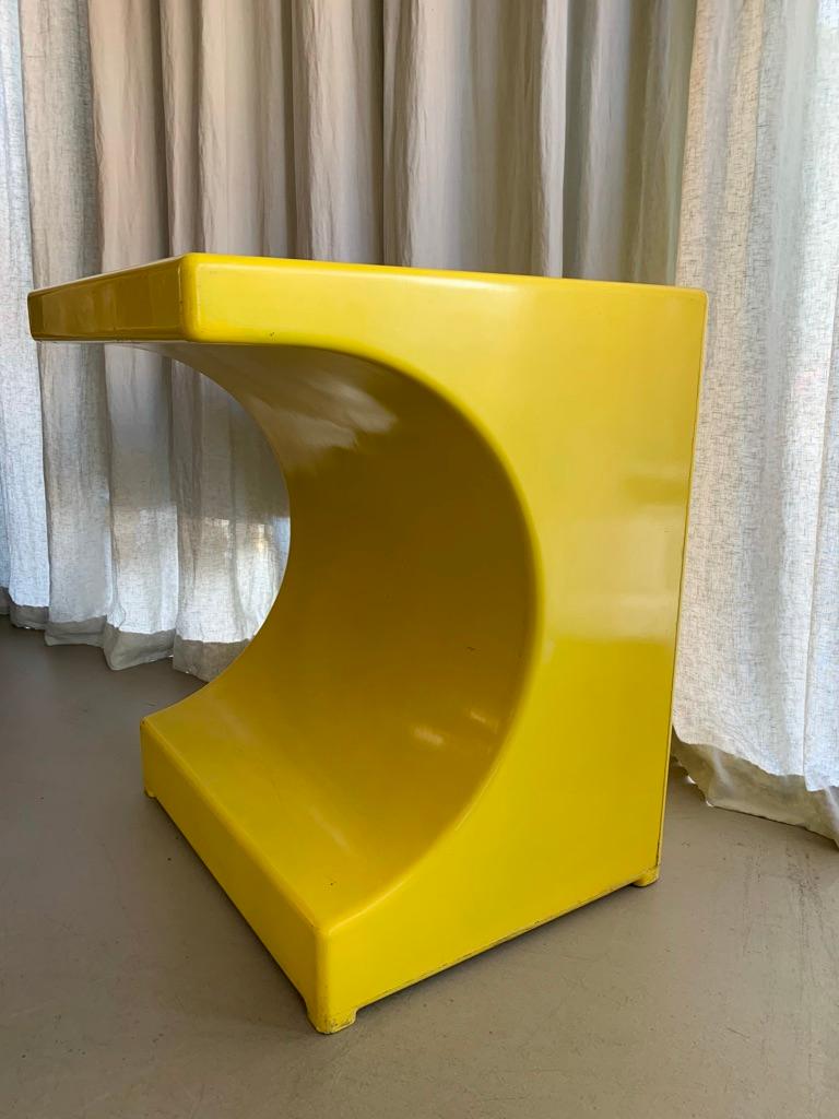 Yellow Fiberglass Console In Good Condition For Sale In Hellerup, DK