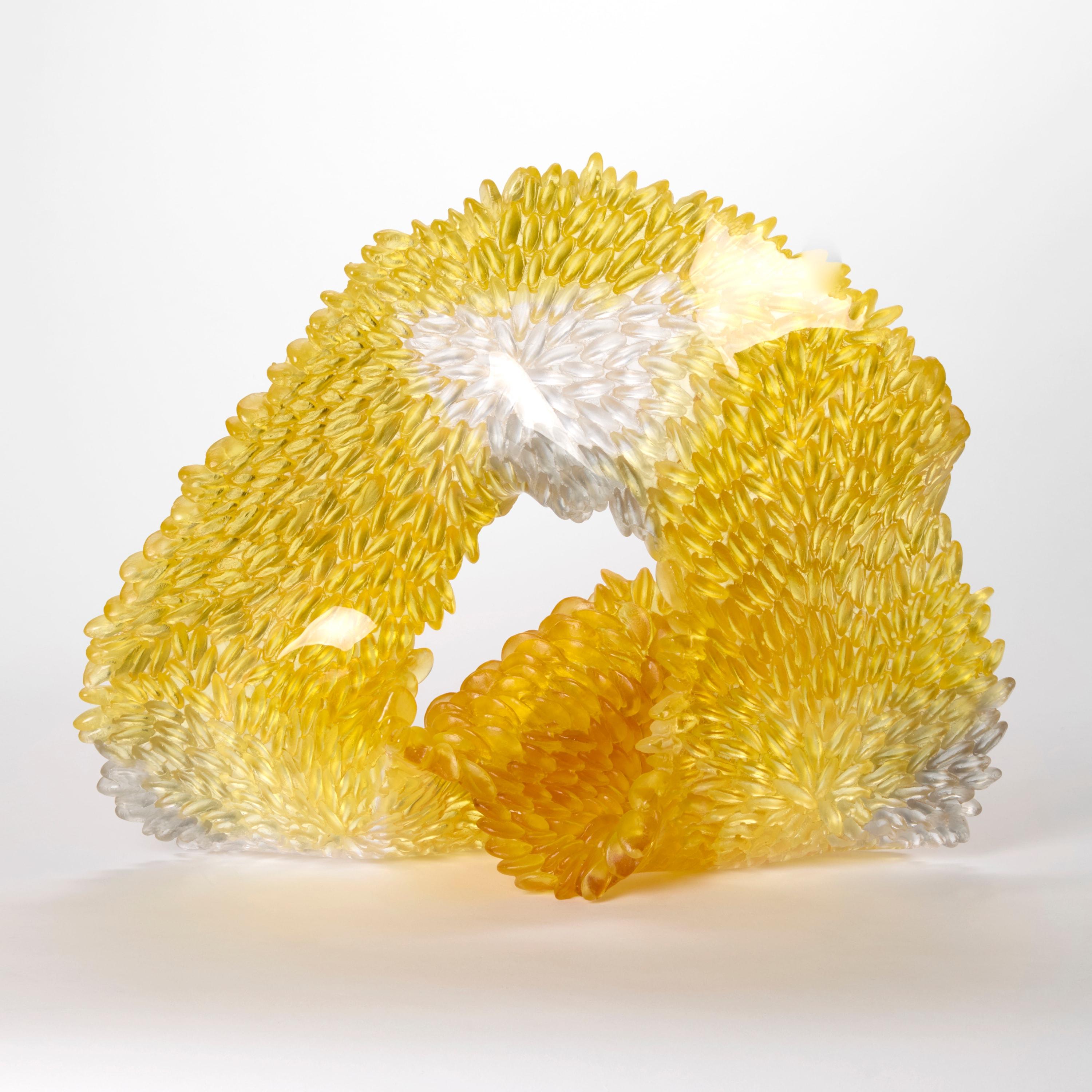 Britannico Yellow Fields, scultura in vetro fuso con texture oro e trasparente di Nina Casson McGarva in vendita