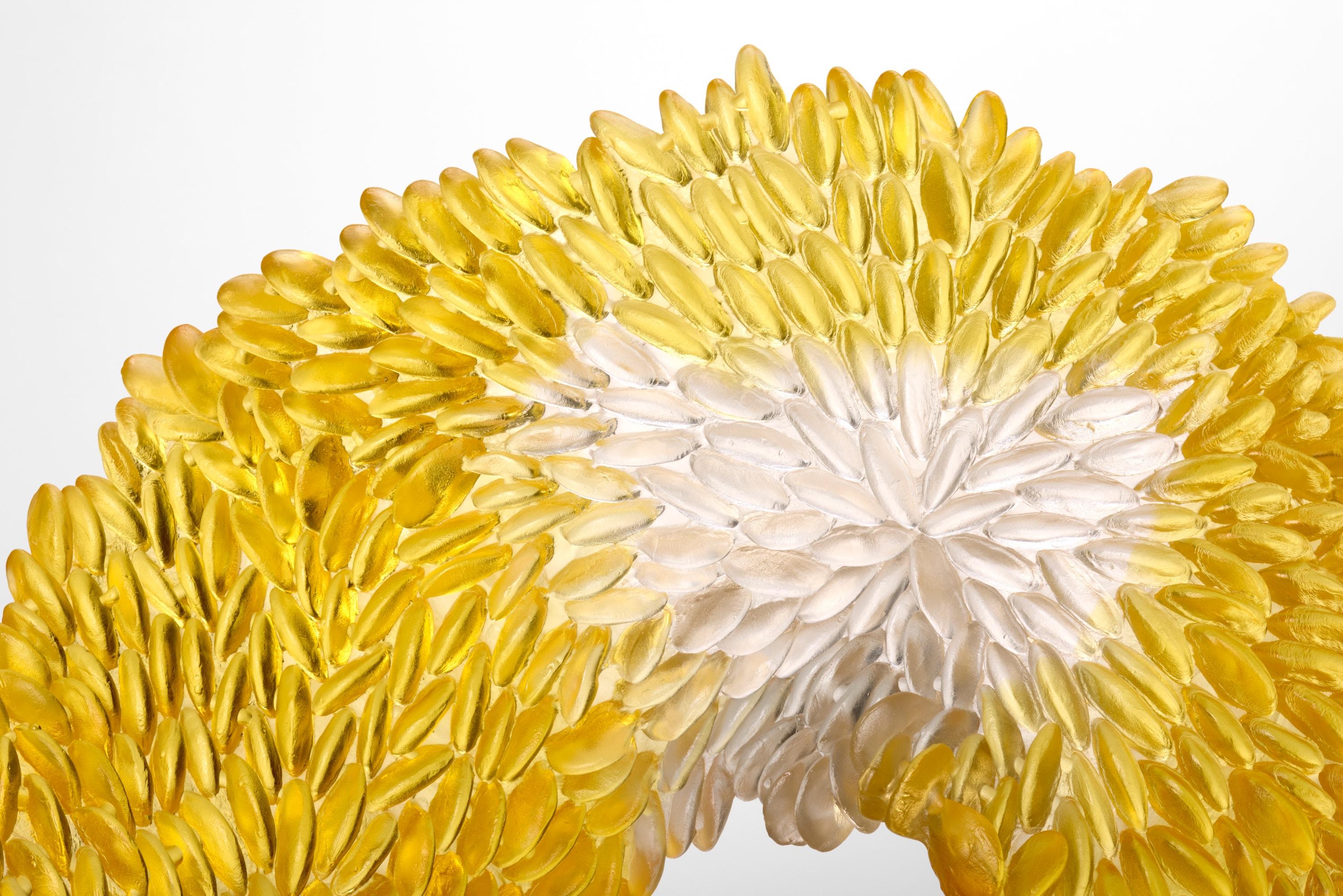 Calco Yellow Fields, scultura in vetro fuso con texture oro e trasparente di Nina Casson McGarva in vendita