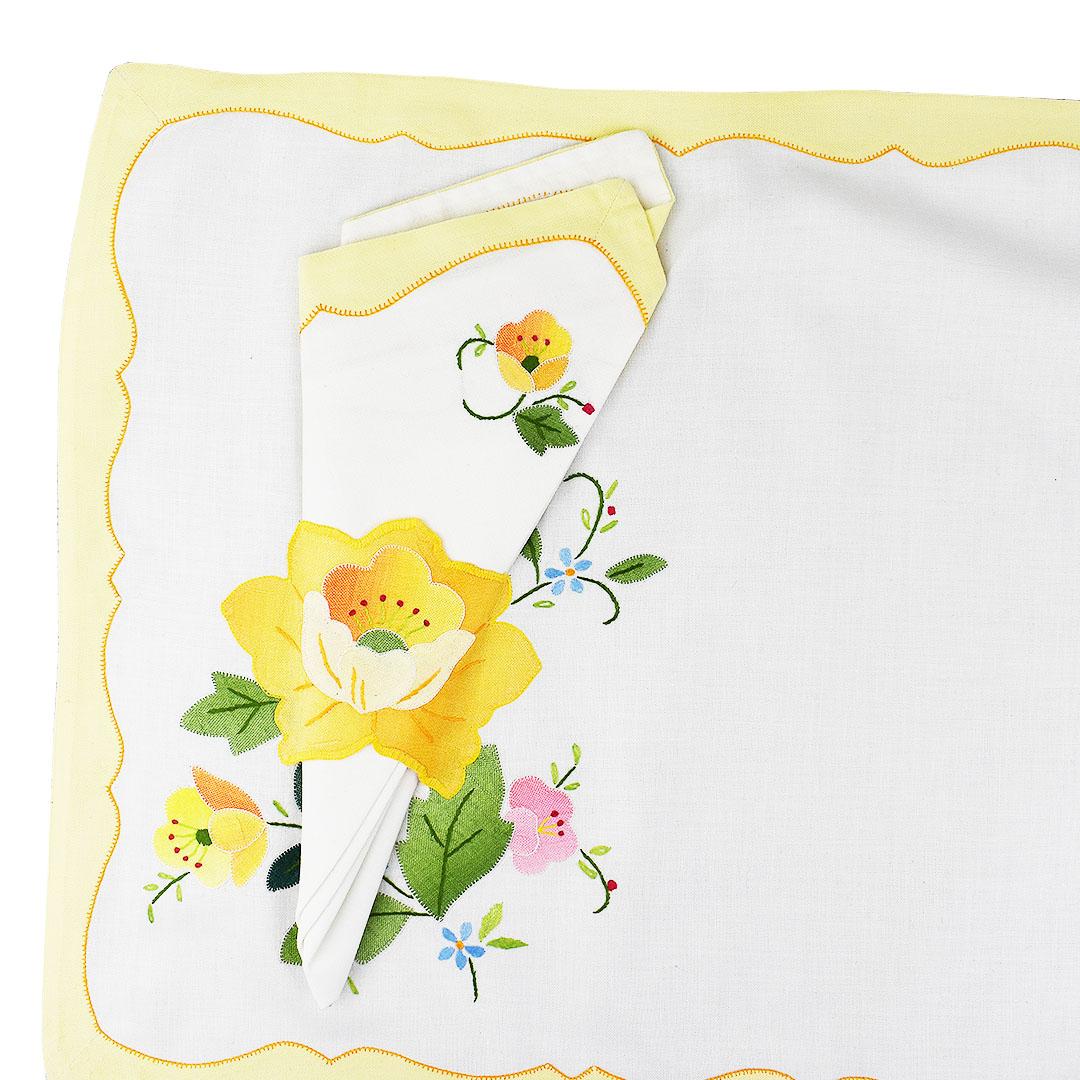 Américain Lot de 5 serviettes et serviettes en tissu jaune à motifs floraux, lot de 6 serviettes en vente