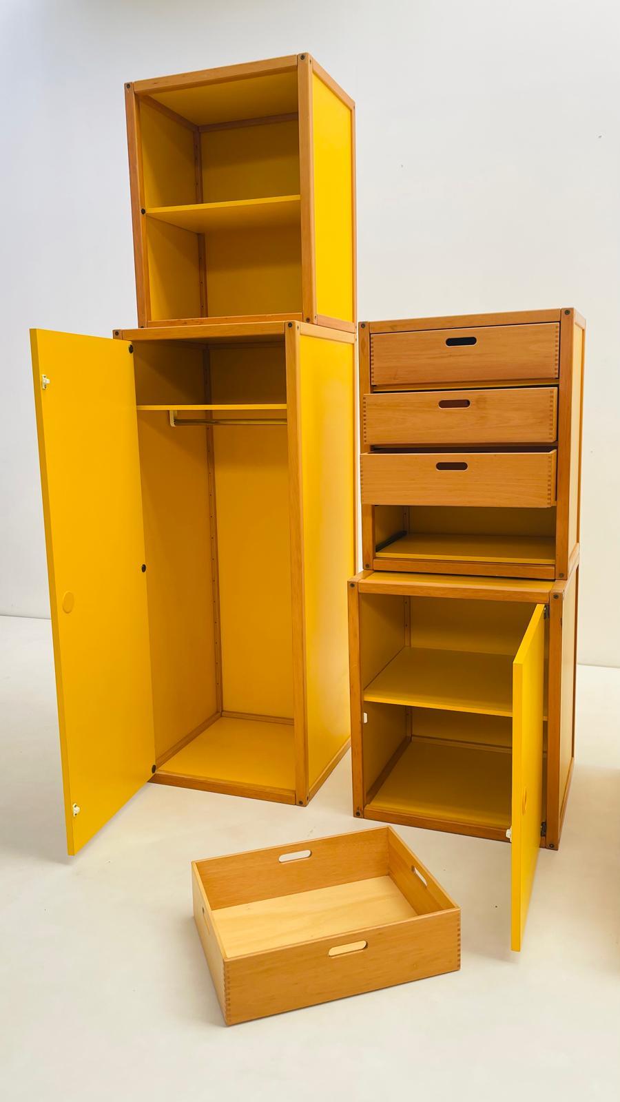 Mid-Century moderno Flötotto giallo - Set di mobili da camera in vendita