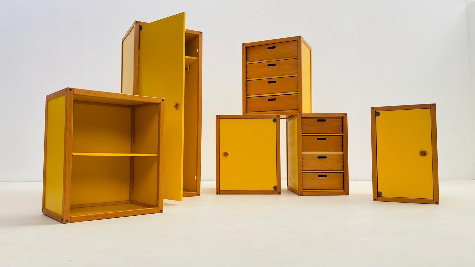 Flötotto giallo - Set di mobili da camera in vendita 2