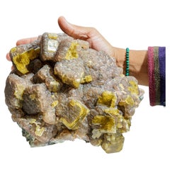 Gelbes Fluorit auf Calcite aus der Moscona-Mine, Villabona-Bezirk, Asturias, Spai