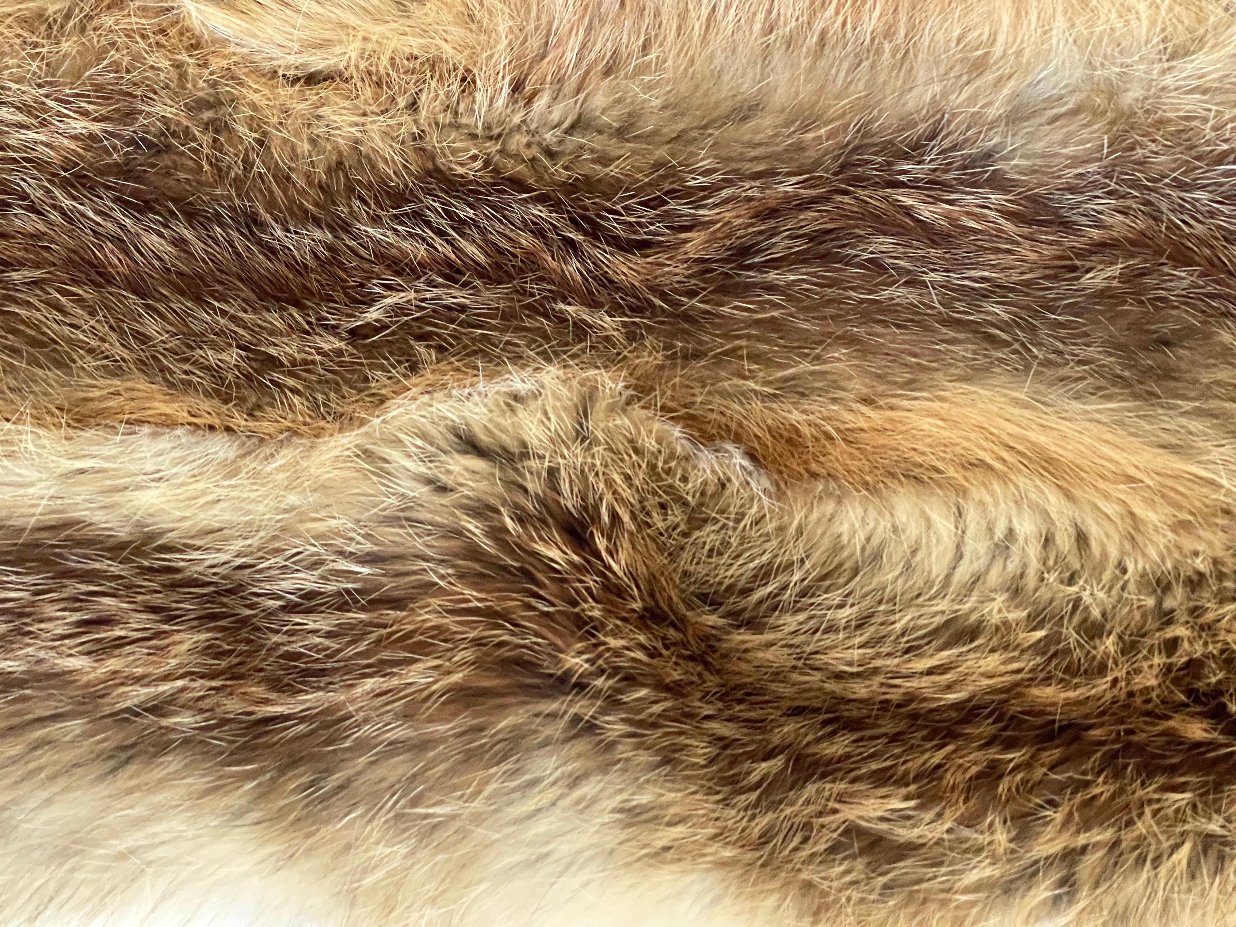 Americano Pelliccia di volpe gialla per cuscino in vendita