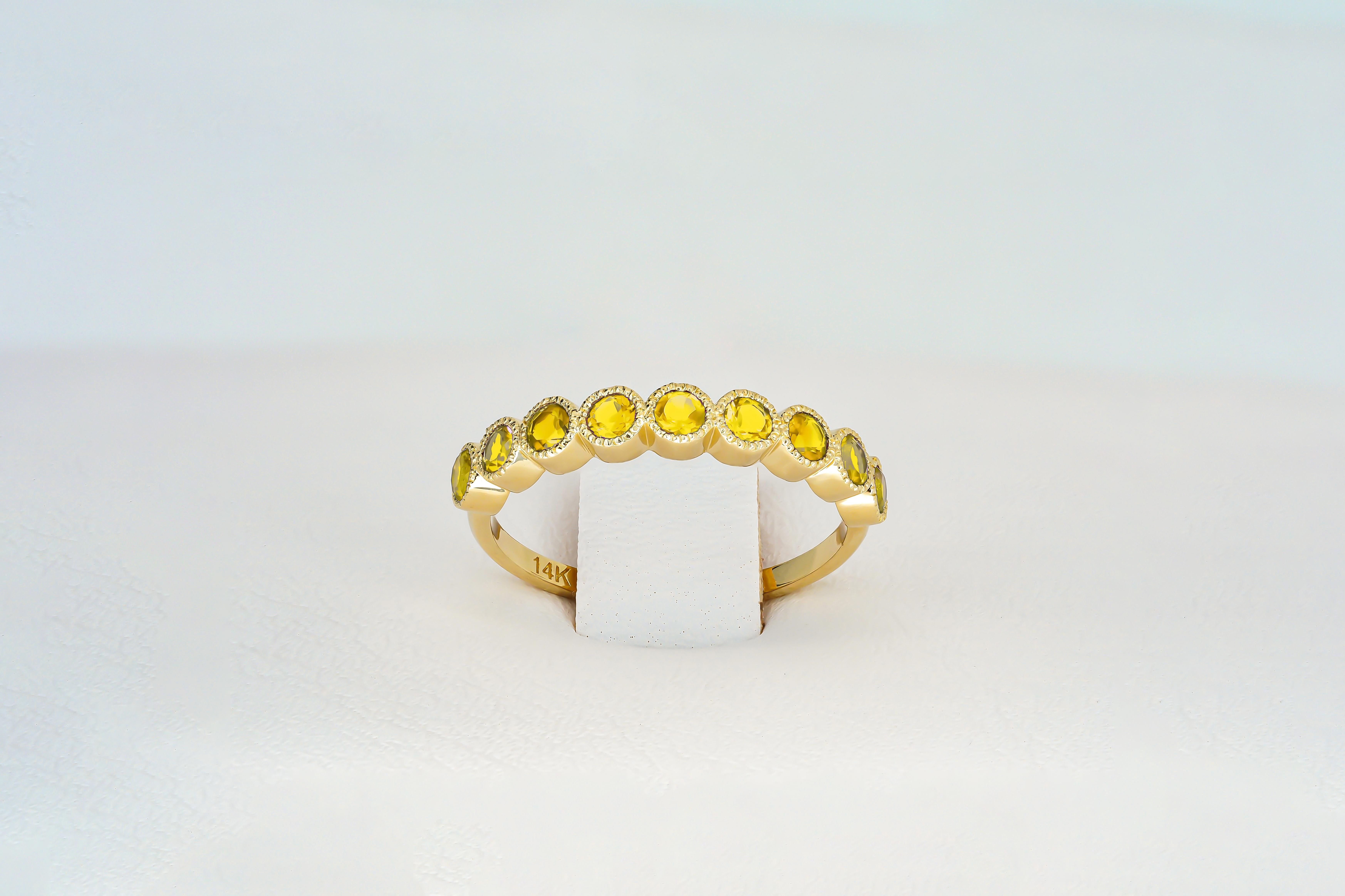 in vendita:  Anello con gemma gialla a mezza eternità in oro 14k 7