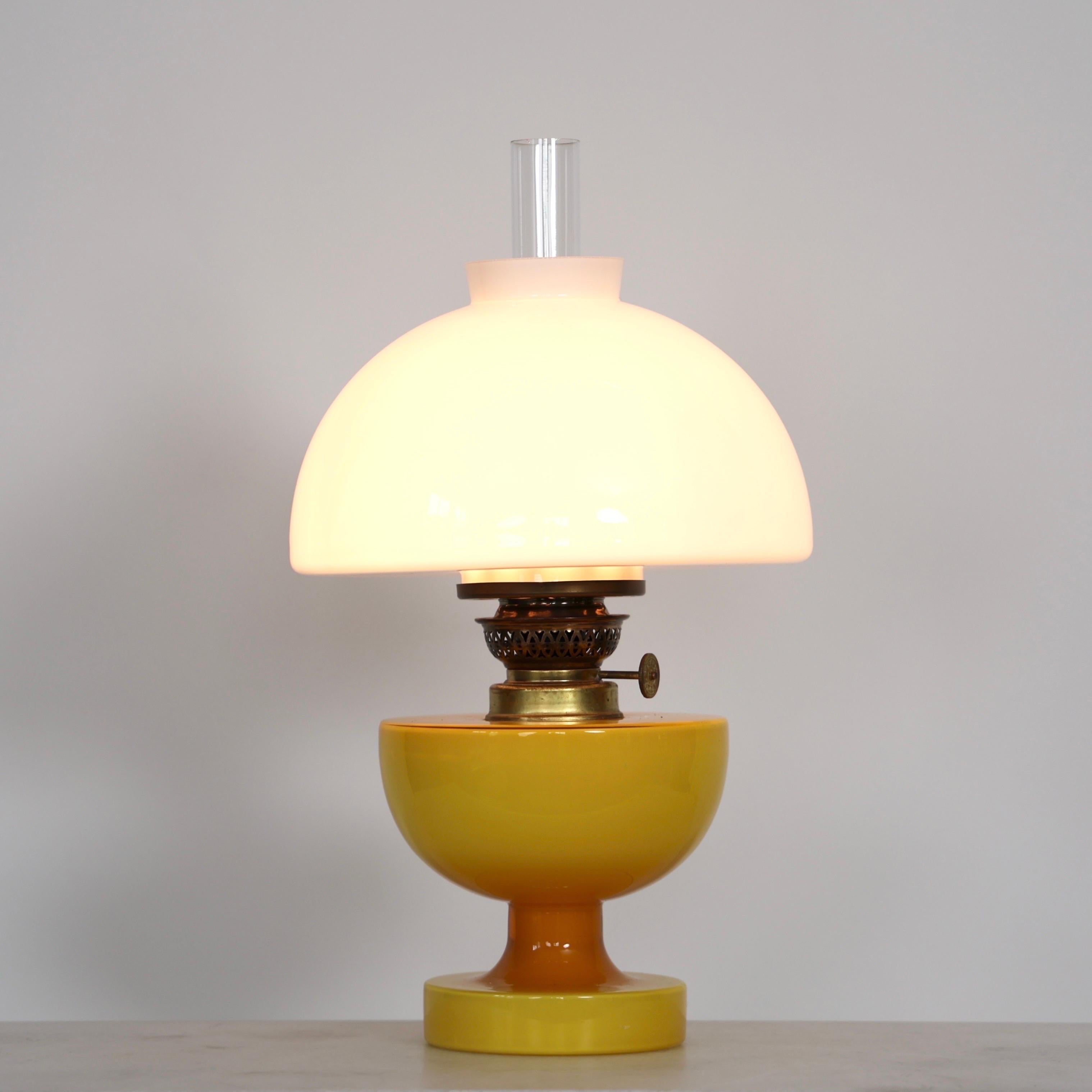 Lámpara de escritorio de cristal amarillo diseñada por Michael Bang para Holmegaard, años 60, Dinamarca Vidrio en venta