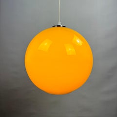Gelbe Glaskugel-Pendelleuchte XL von Peill und Putzler, 1960