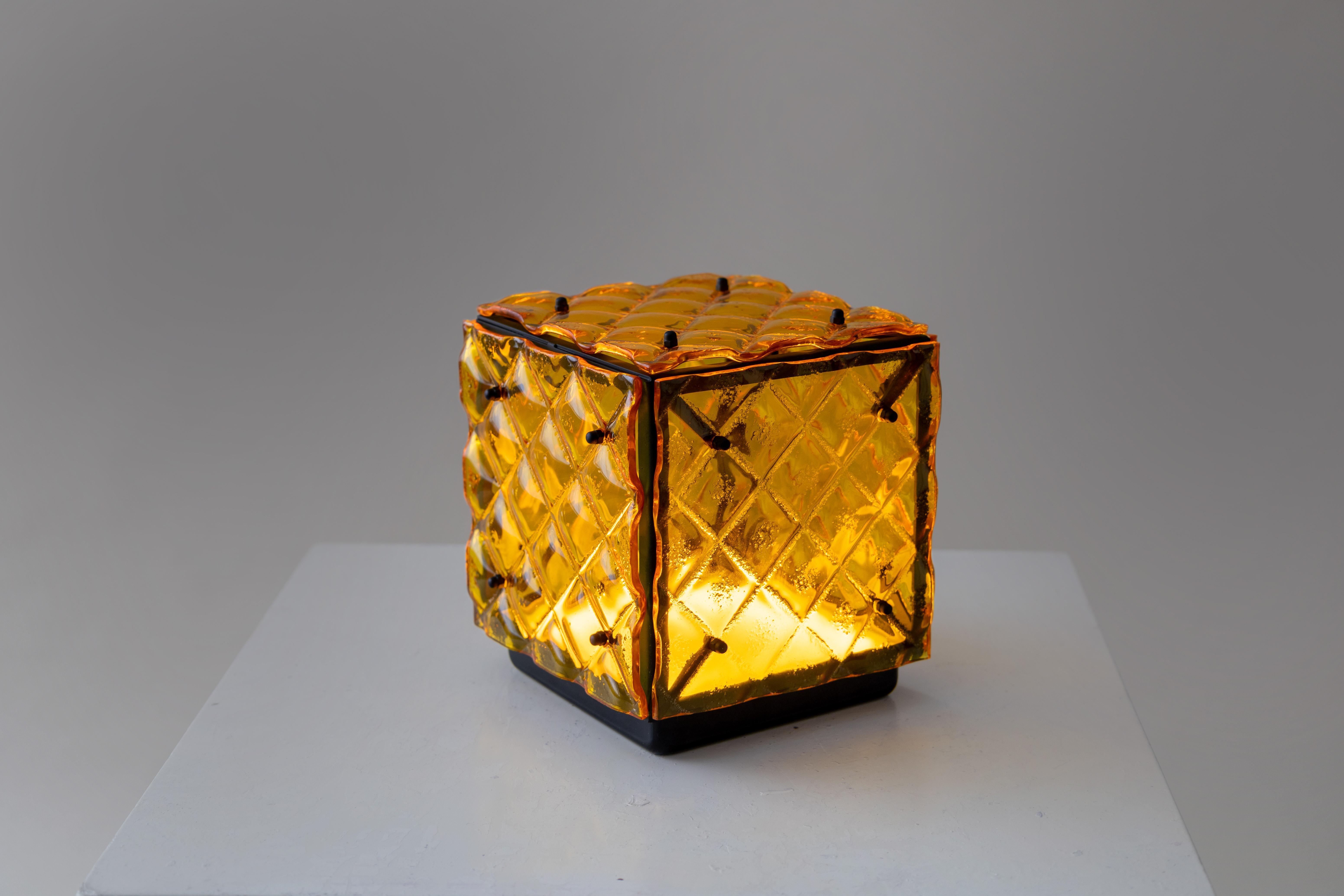 Vetro artistico Lampada in vetro giallo in vendita