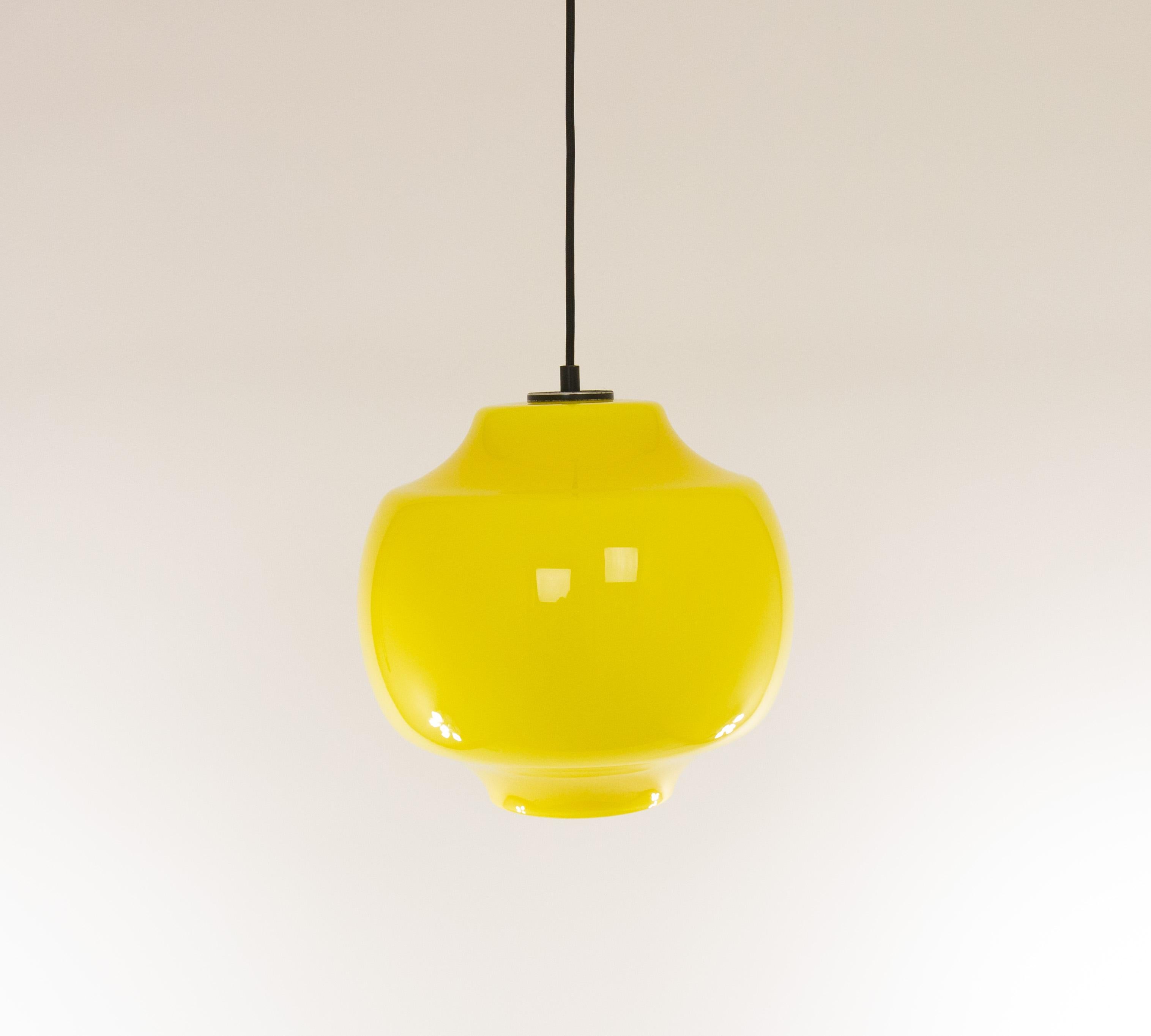 Mid-Century Modern Yellow Glass Pendant by Alessandro Pianon for Vistosi, 1960s For Sale