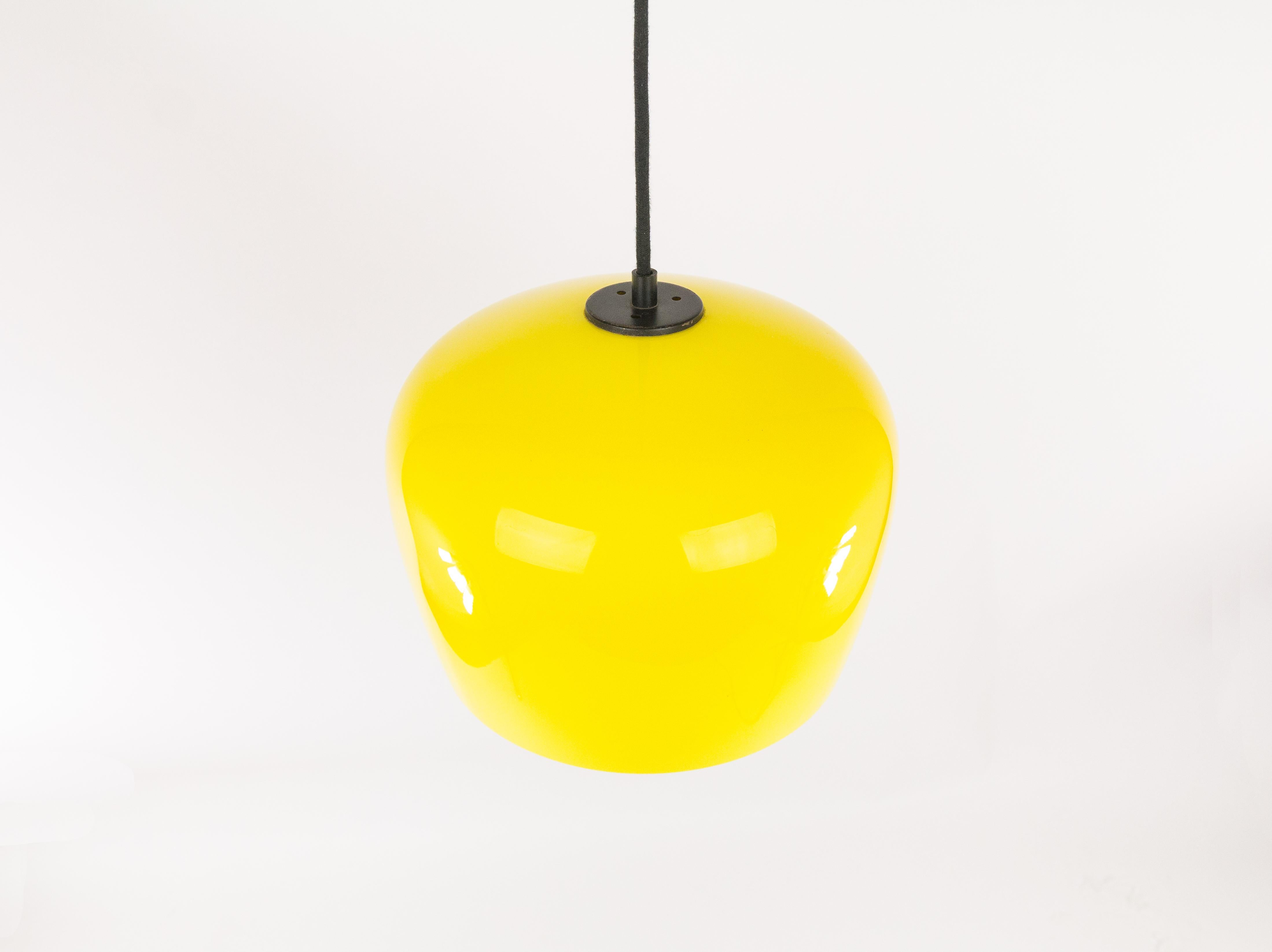 Italian Yellow Glass pendant by Alessandro Pianon for Vistosi, 1960s