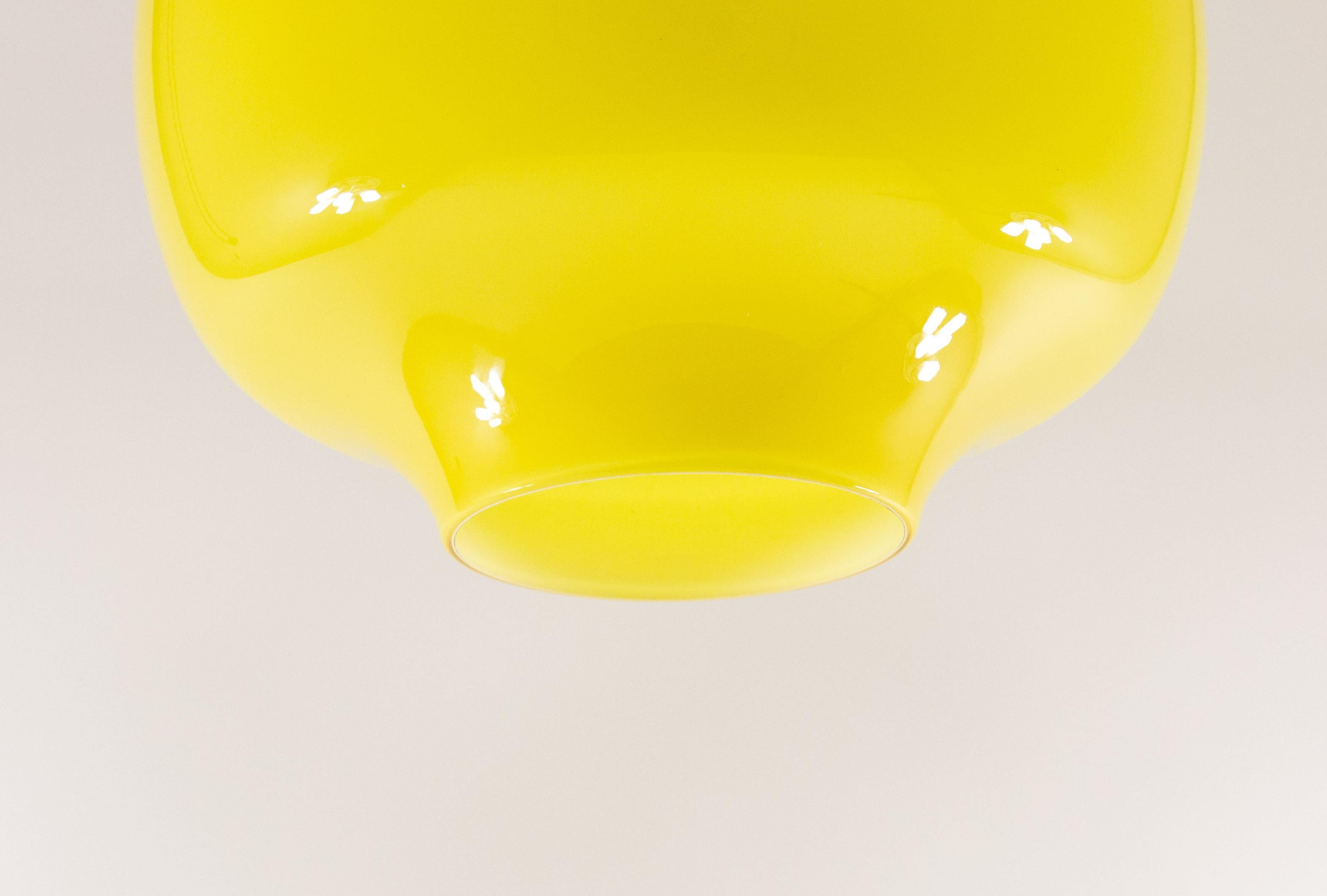 Yellow Glass Pendant by Alessandro Pianon for Vistosi, 1960s In Good Condition For Sale In Rotterdam, NL