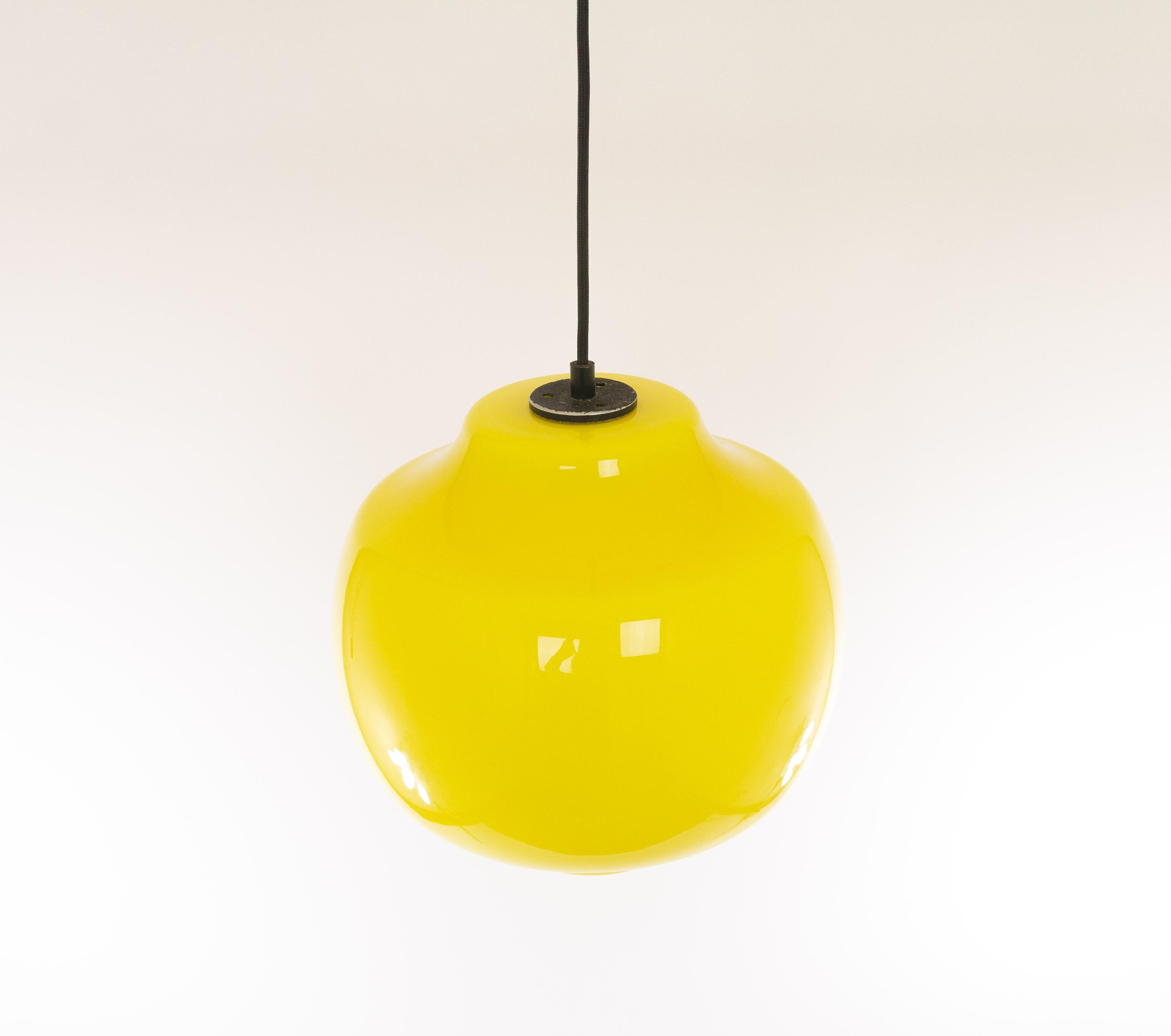 Mid-20th Century Yellow Glass Pendant by Alessandro Pianon for Vistosi, 1960s For Sale