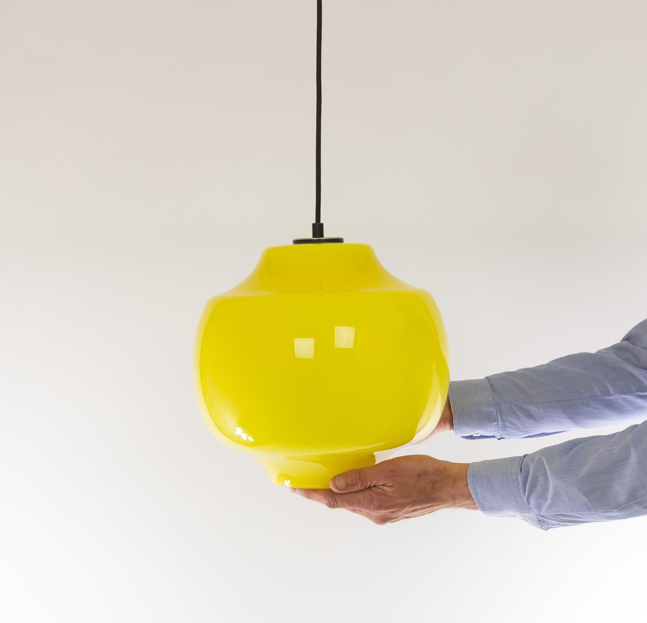 Yellow Glass Pendant by Alessandro Pianon for Vistosi, 1960s For Sale 2