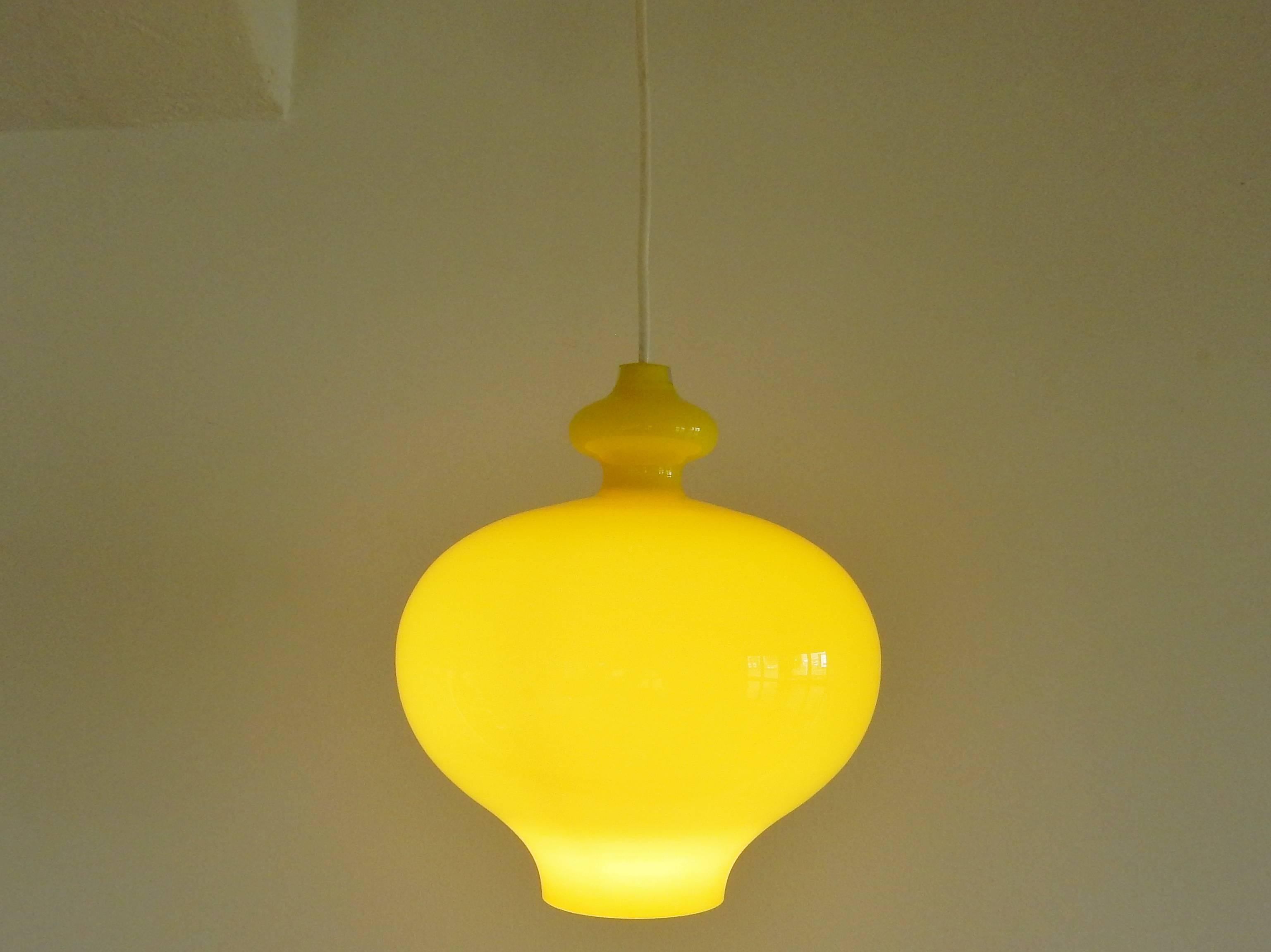 Yellow Glass Pendant Lamp by Hans Agne Jakobsson, Made in Sweden, 1960s In Good Condition In Steenwijk, NL