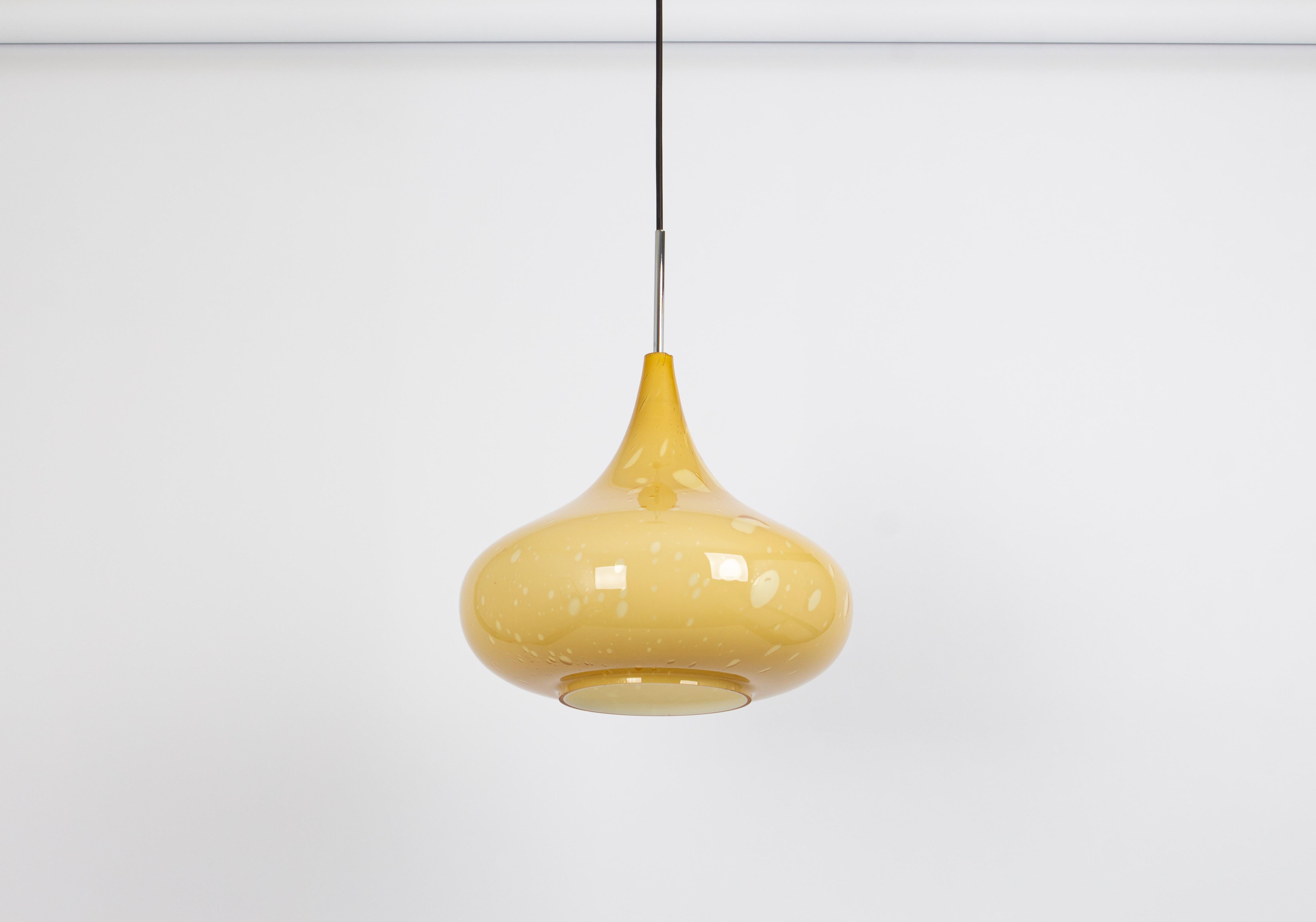A stunning glass Pendant light designed by Peill & Putzler, Germany manufactured in the 1970s.

High quality and in very good condition. Cleaned, well-wired, and ready to use. 
The fixture requires 1 x E27 Standard bulb.
Light bulbs are not