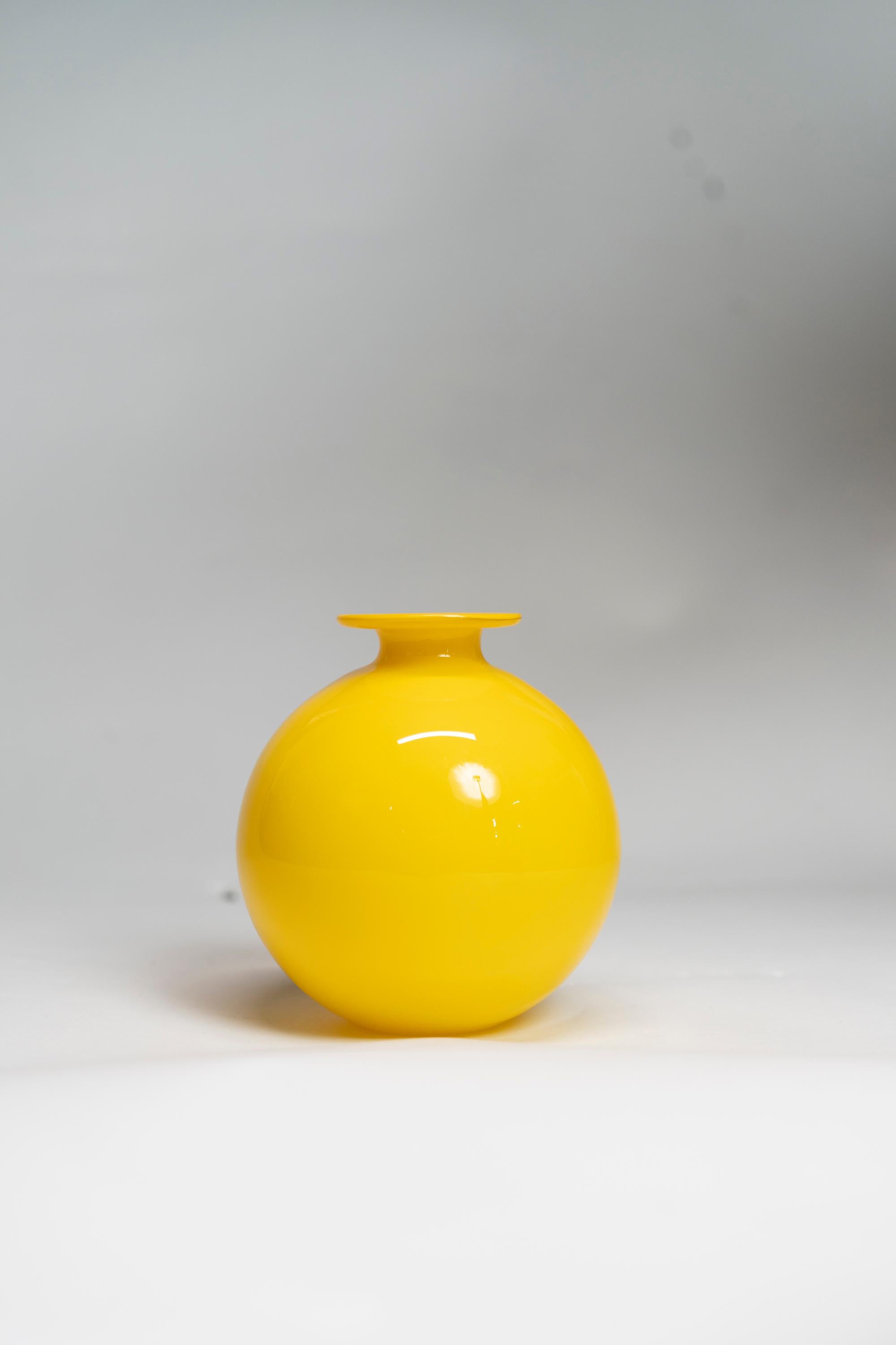 Yellow Glass Scandinavian Bottle In Good Condition For Sale In Montreal, QC