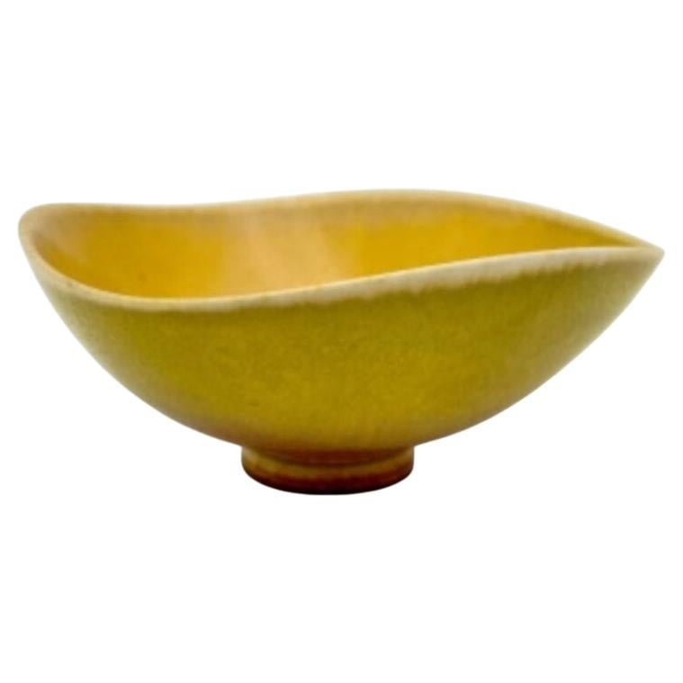 Gelbe glasierte keramikschüssel von Berndt Friberg im Angebot