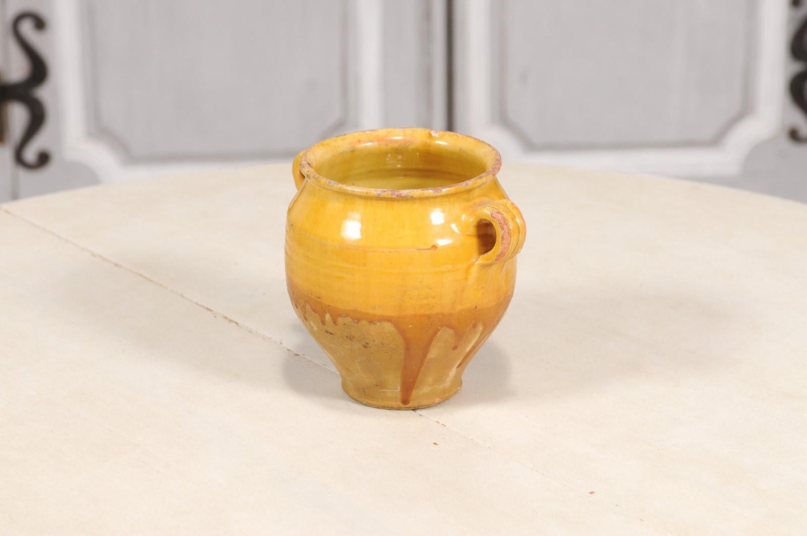Yellow Glazed French Provincial Double Pot à Confit with Rustic Character For Sale 4
