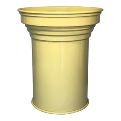 Mesa Auxiliar de Aluminio Amarillo Brillante, Diseño Minimalista Italiano, Años 2020 - en stock