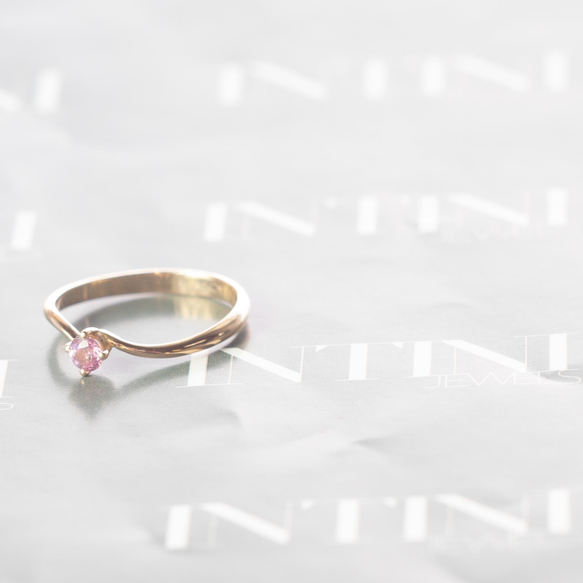 Yellow Gold 0.25 Carat Pink Sapphire Valentino Solitaire Ring Intini Jewels In New Condition For Sale In Milano, IT