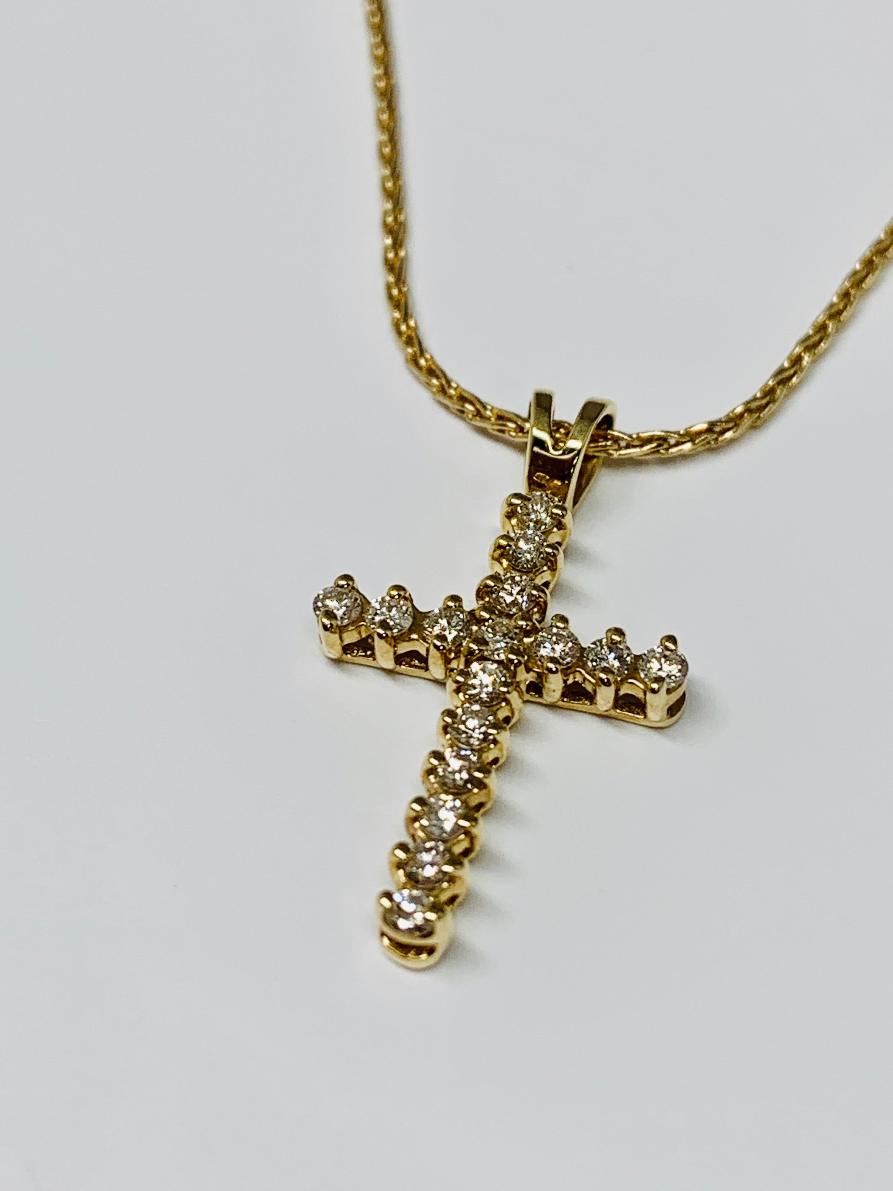 Round Cut Yellow Gold 0.25 Carat Round Diamond Cross Necklace For Sale